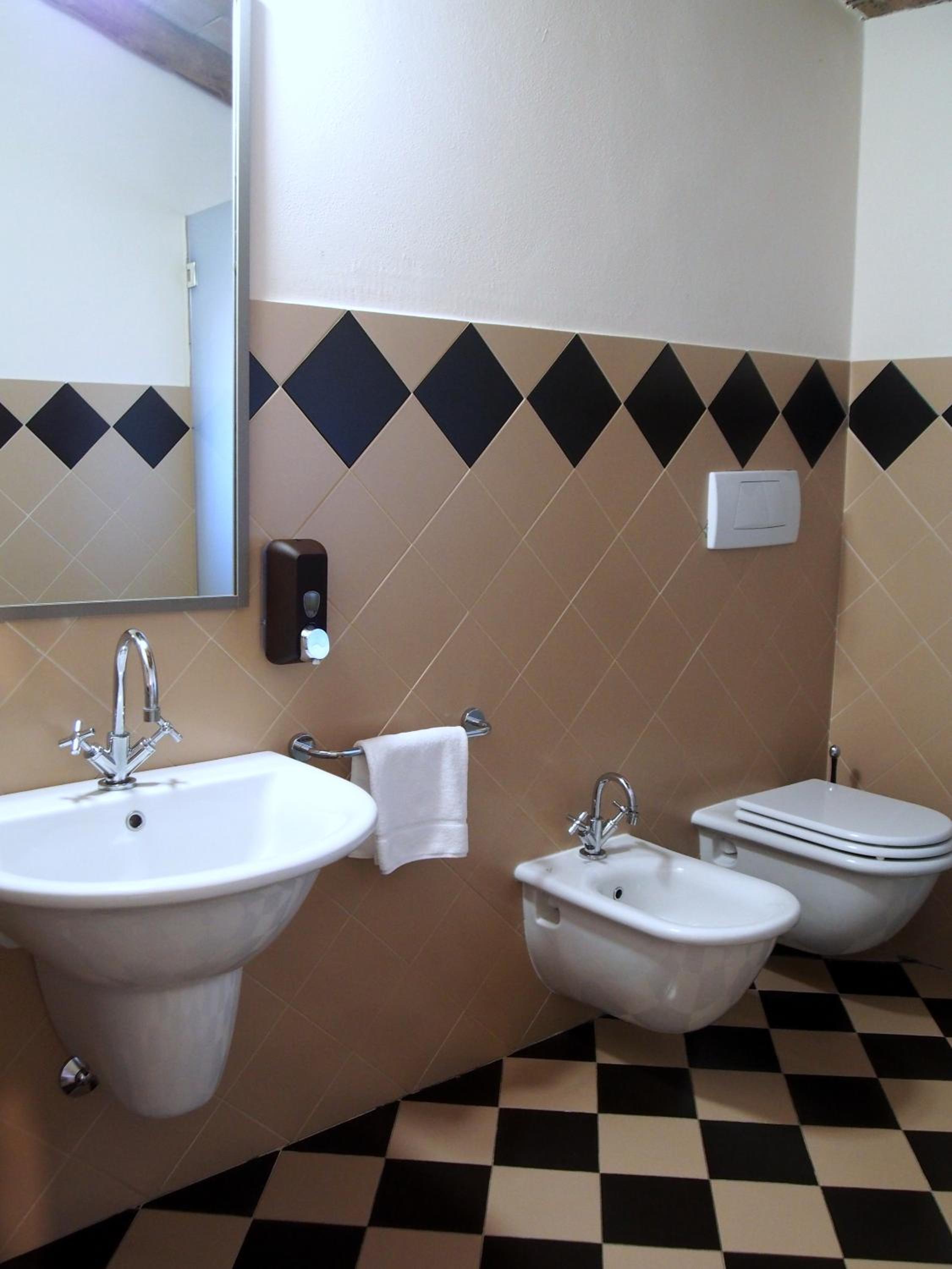 Double or Twin Room - Photo 4