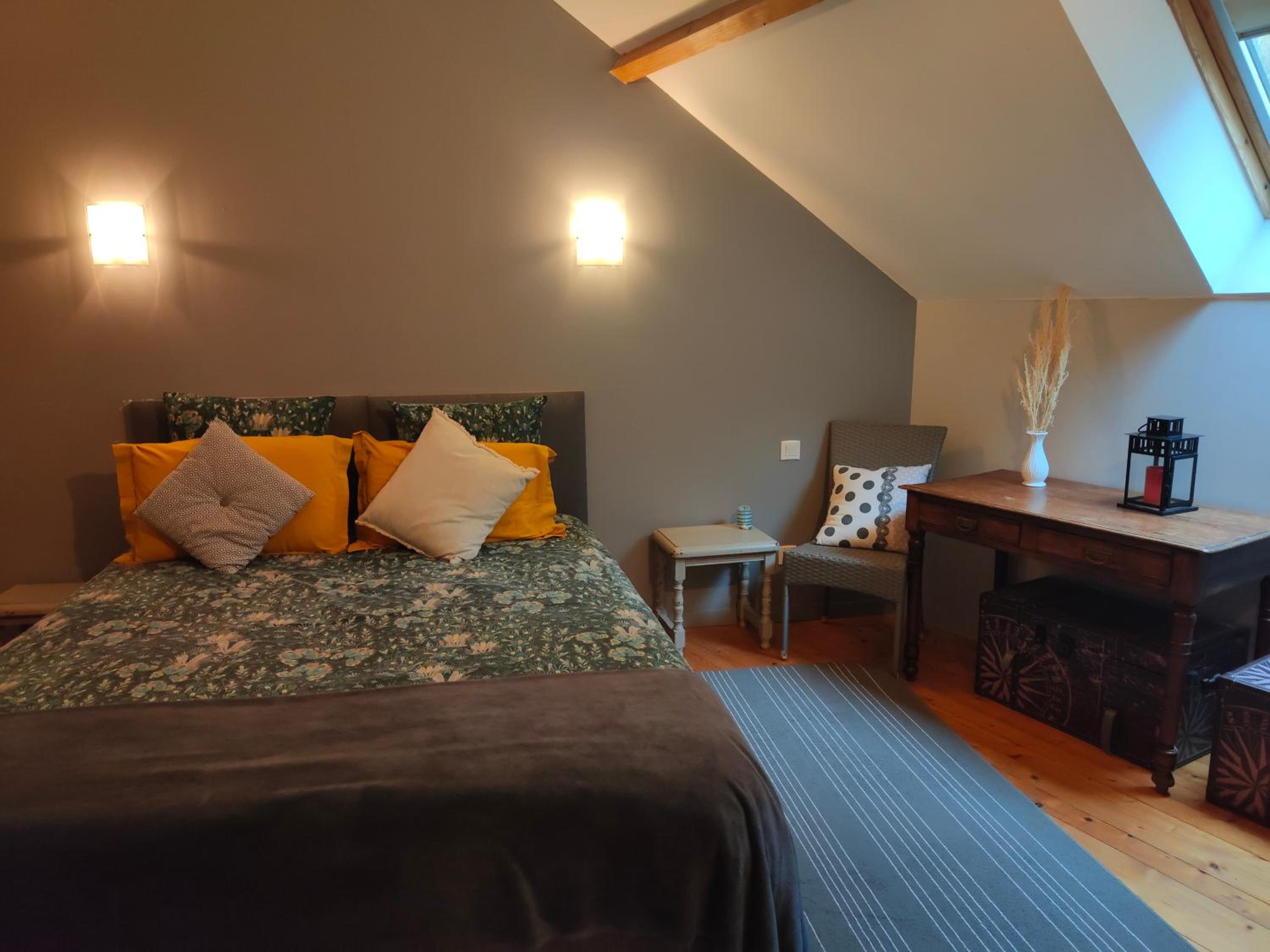 Two-Bedroom House - Photo 27