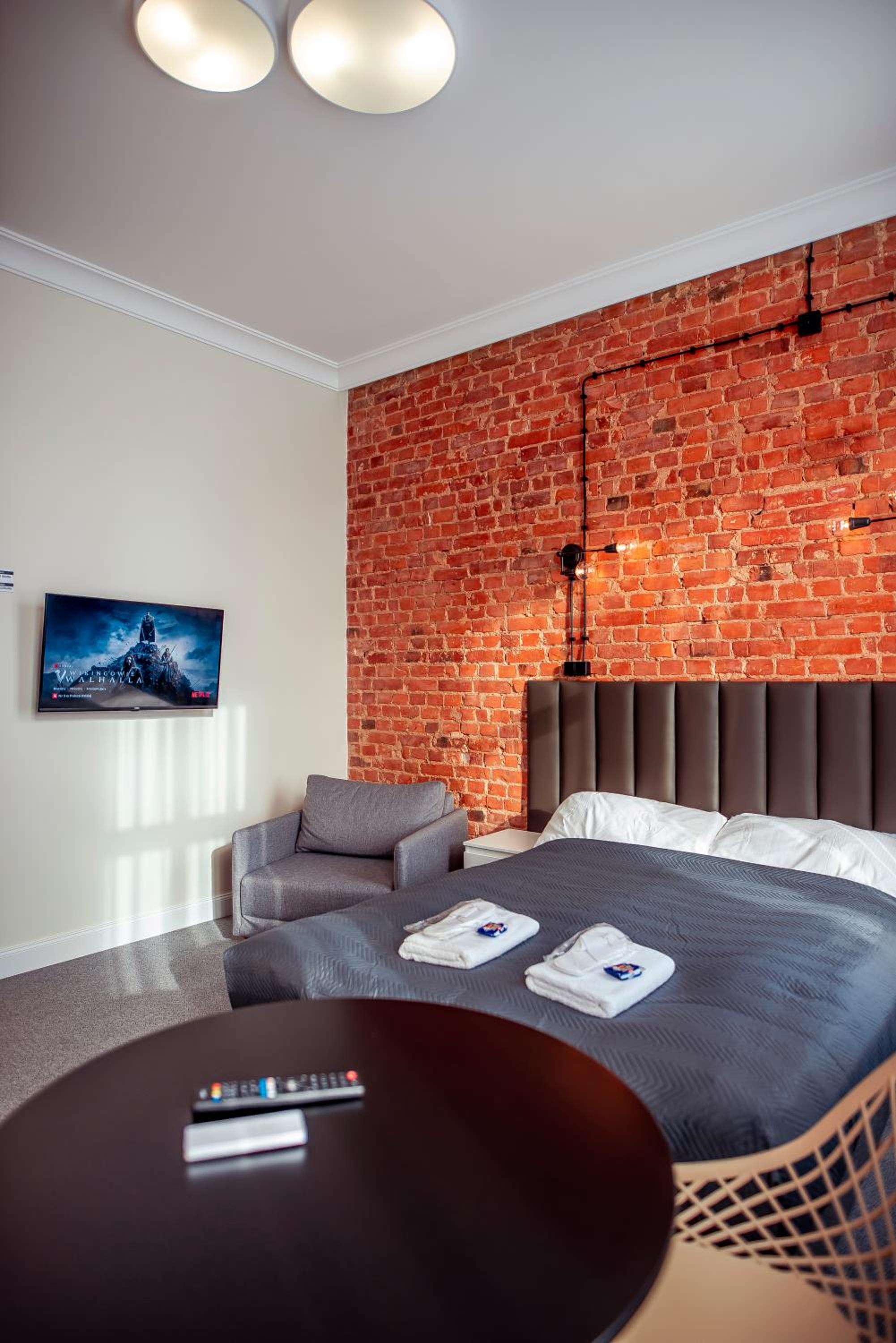 Two-Bedroom Apartment - Photo 7