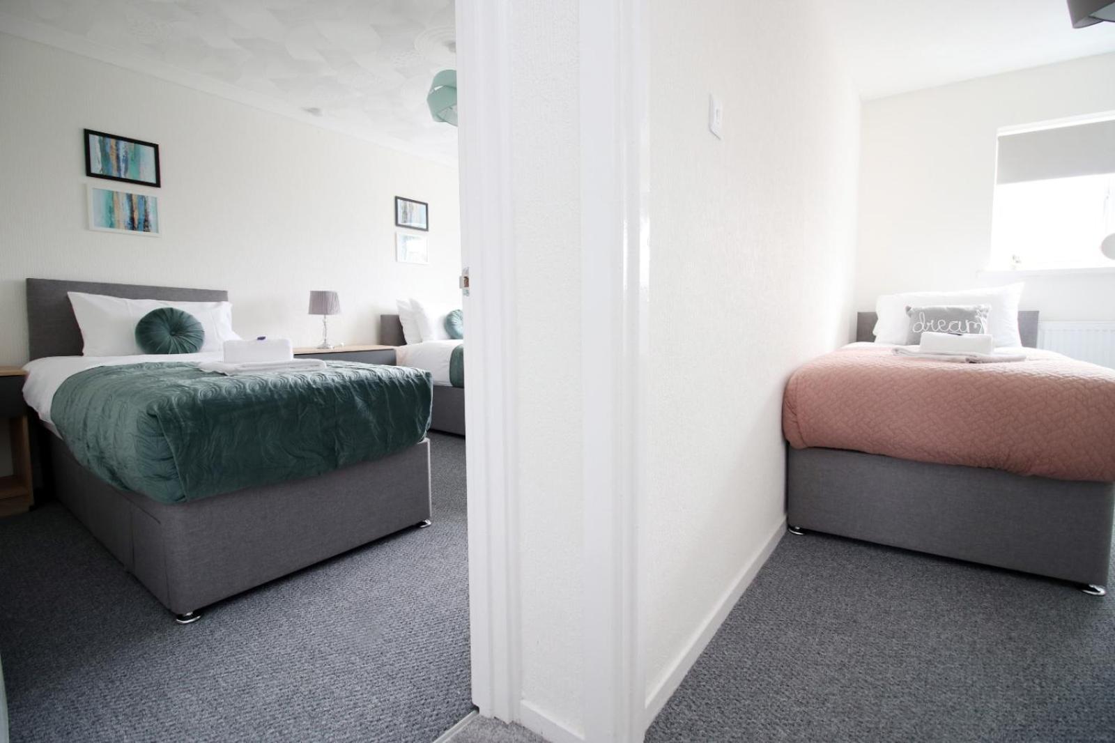 Four-Bedroom House - Photo 14