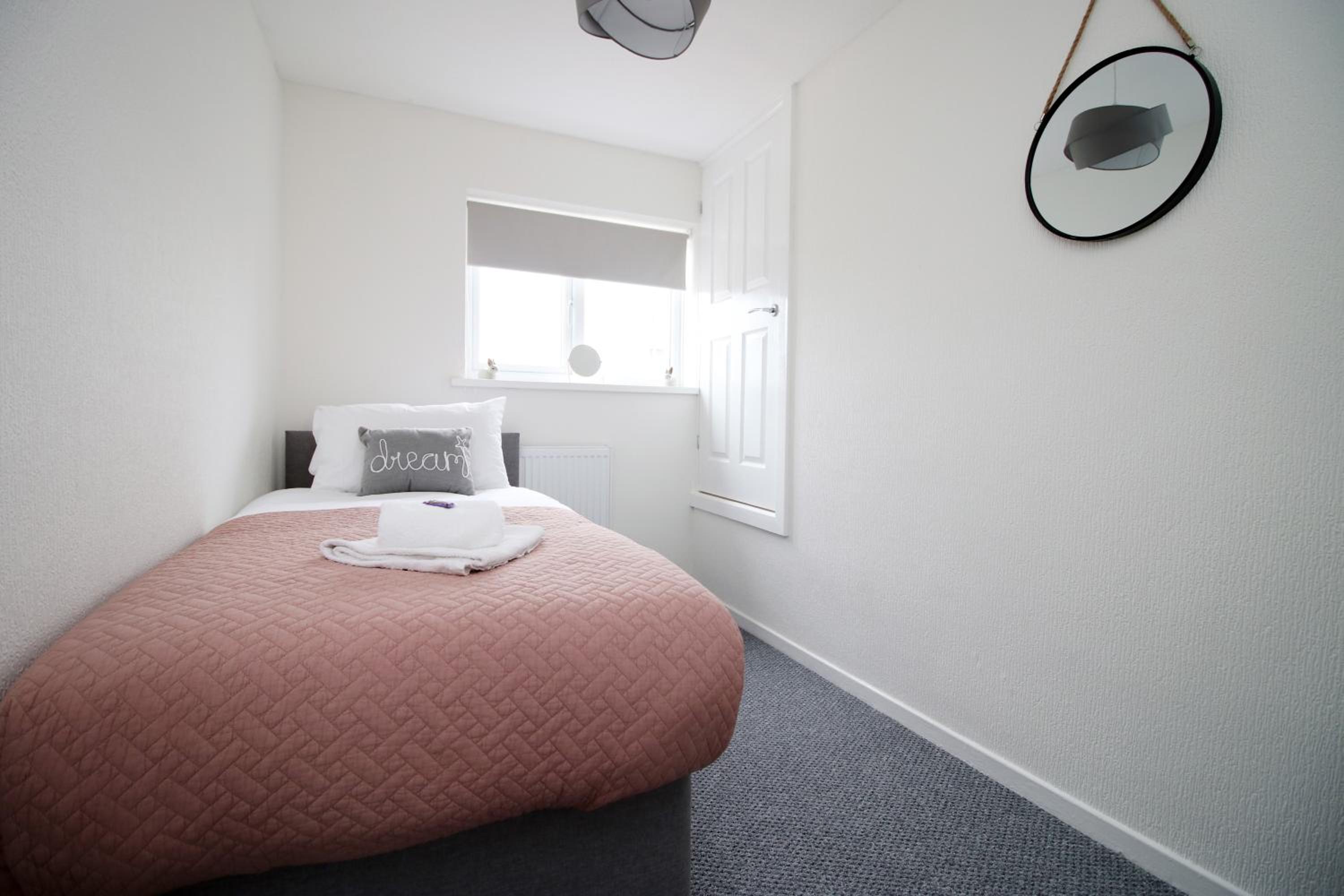 Four-Bedroom House - Photo 24