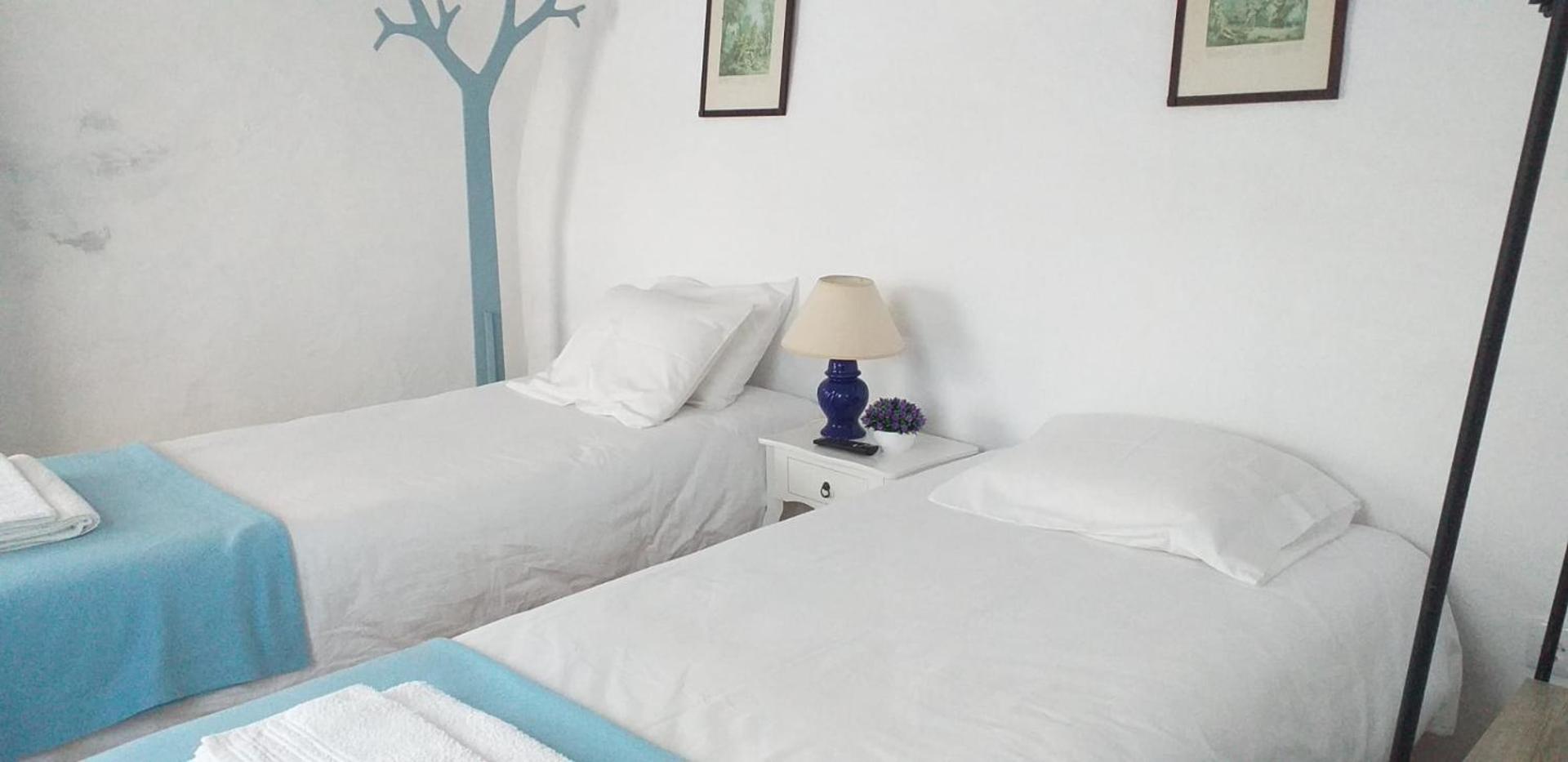 Twin Room - Photo 5