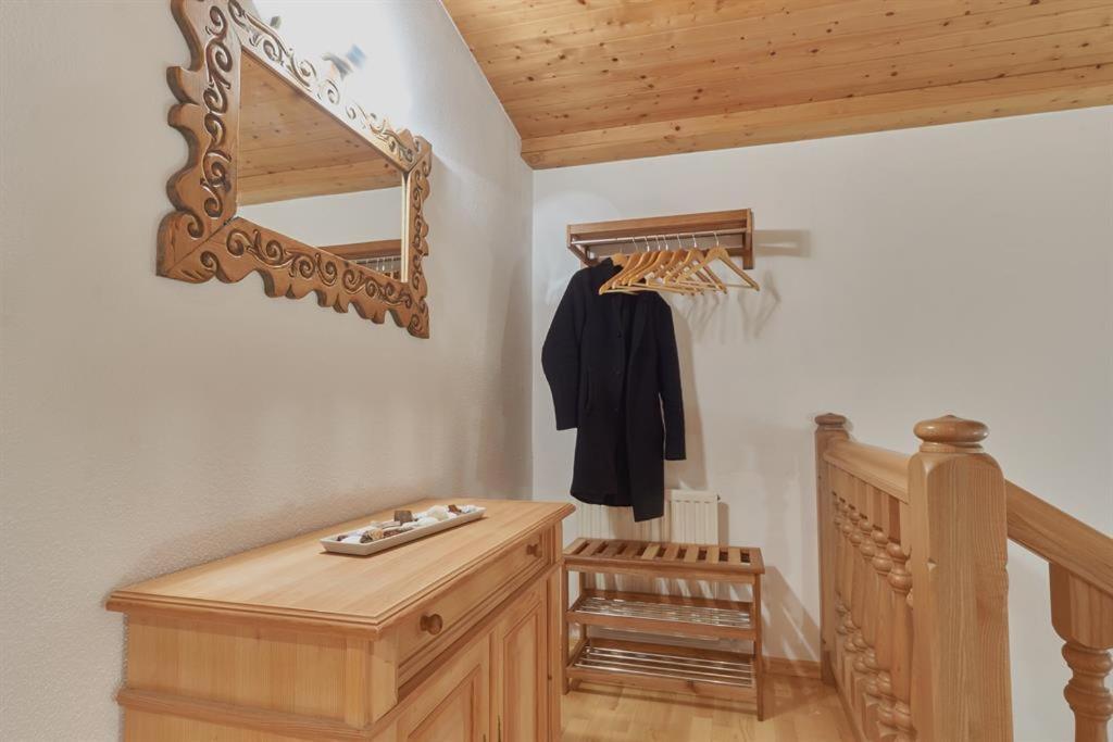 Three-Bedroom Apartment with Bath photo 1