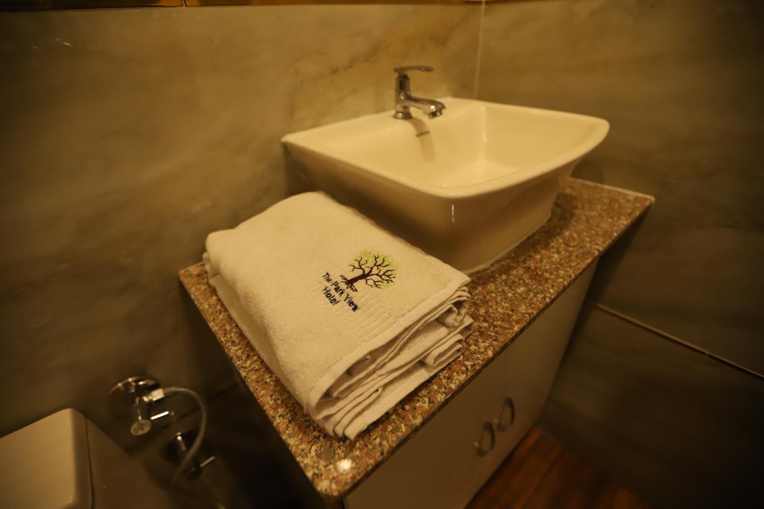 Deluxe Double Room - Photo 12