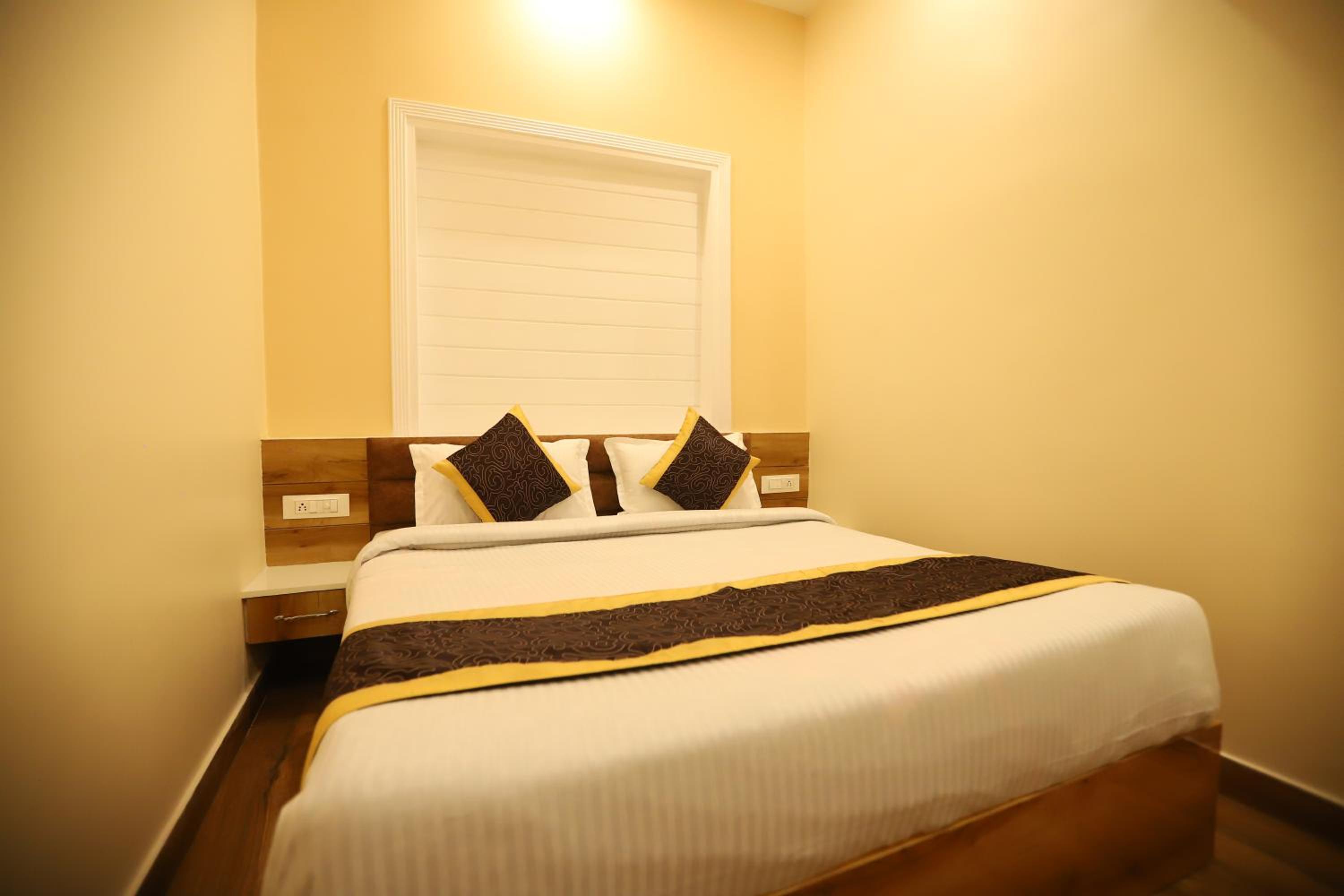 Deluxe Double Room - Photo 11