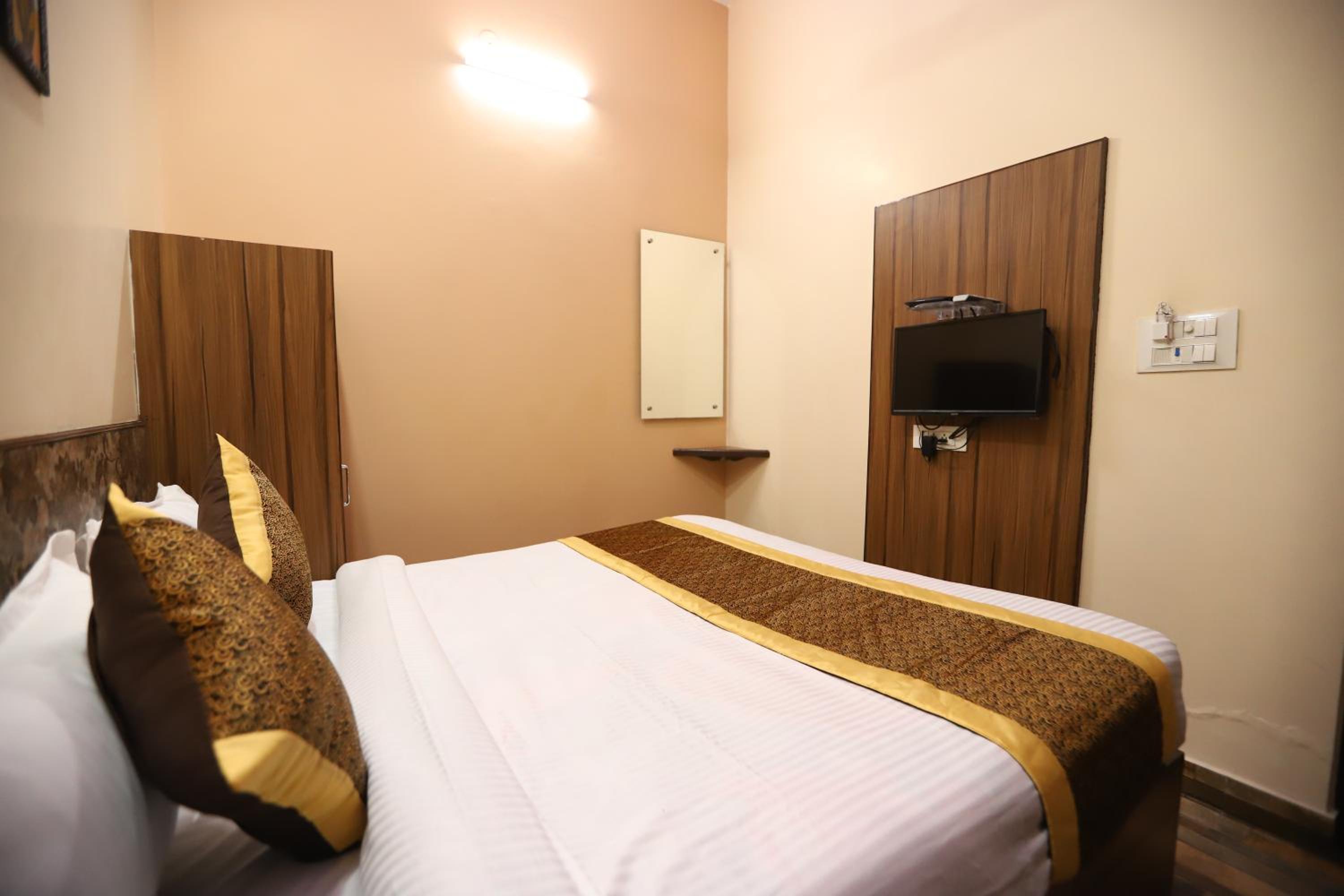 Standard Double Room - Photo 2