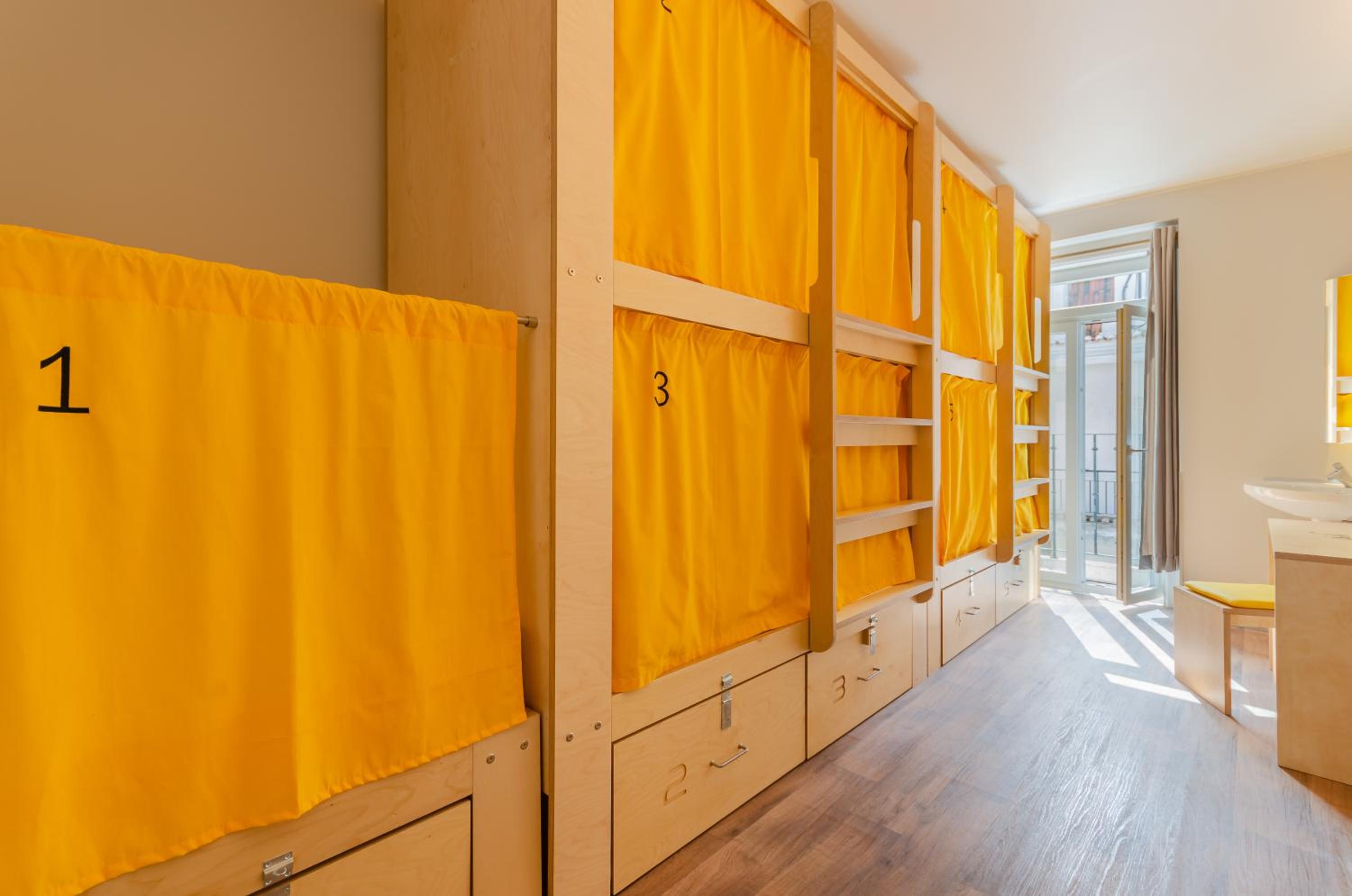 Bunk Bed in 5-Bed Mixed Dormitory Room photo 3