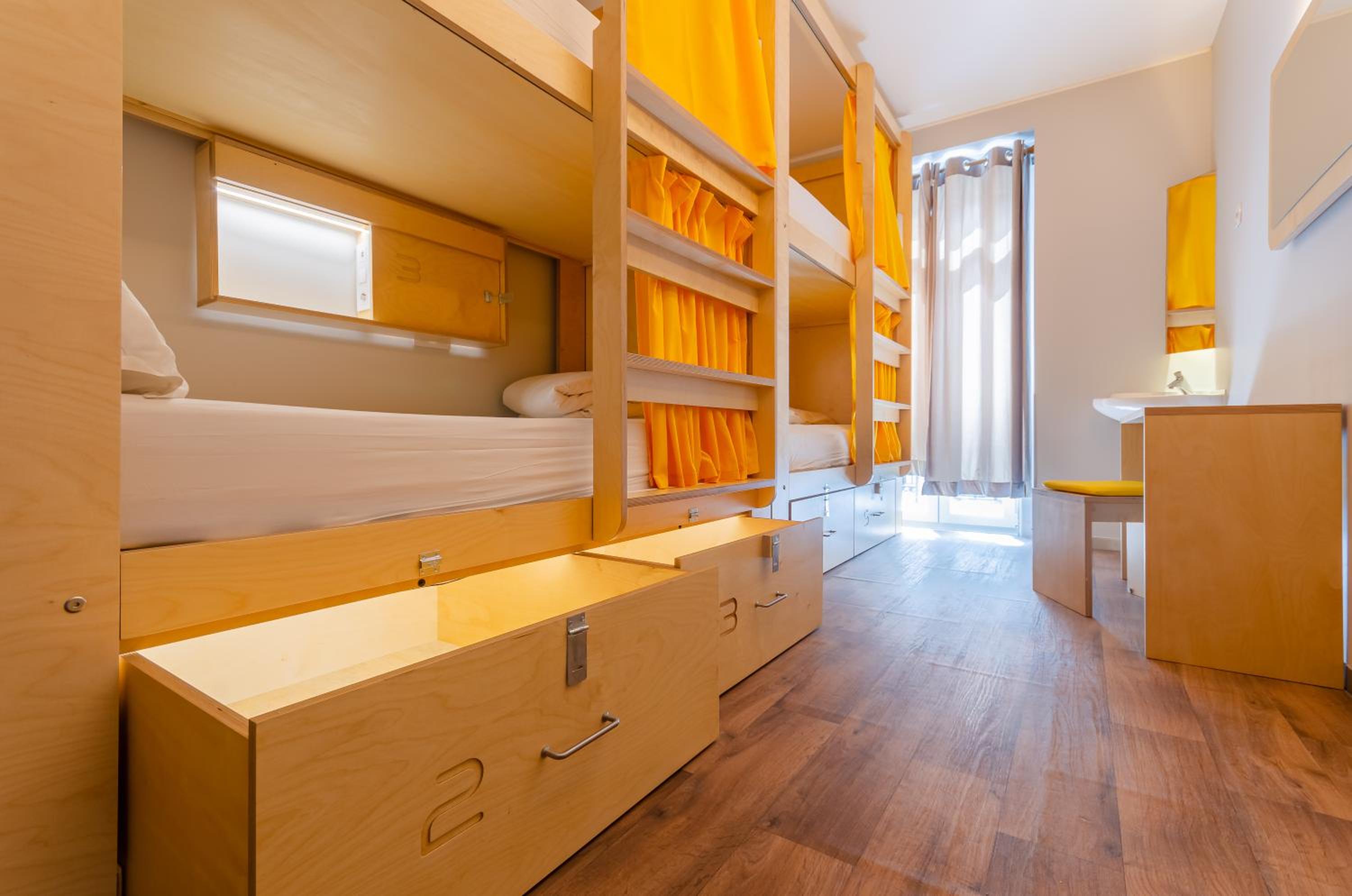 Bed in 5-Bed Female Dormitory Room photo 1