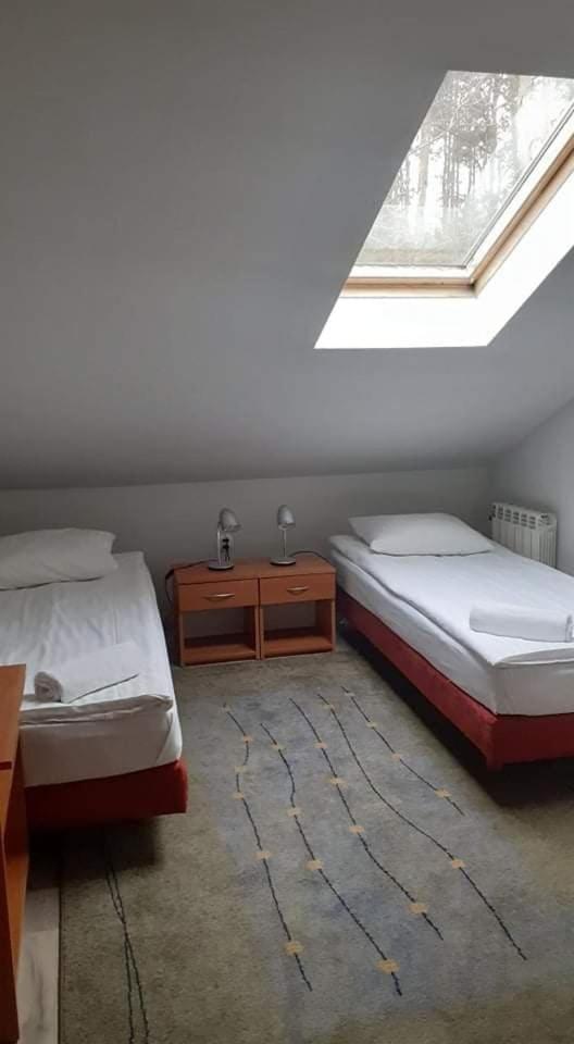Economy Twin Room photo 2
