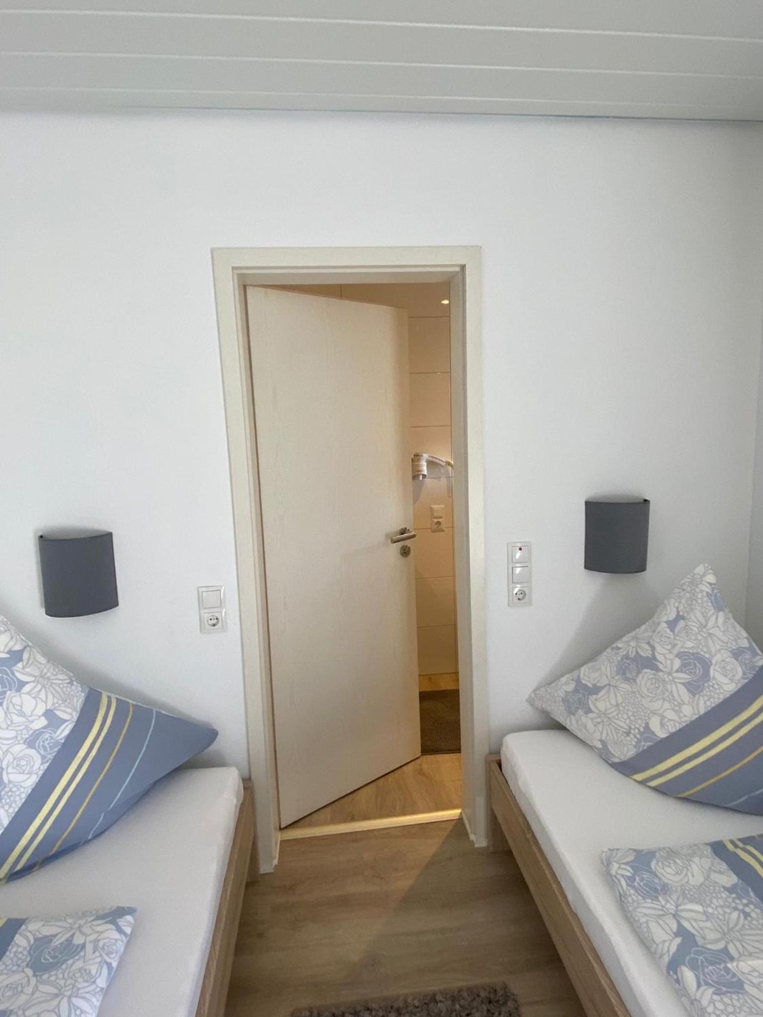 Twin Room with Balcony - Photo 5