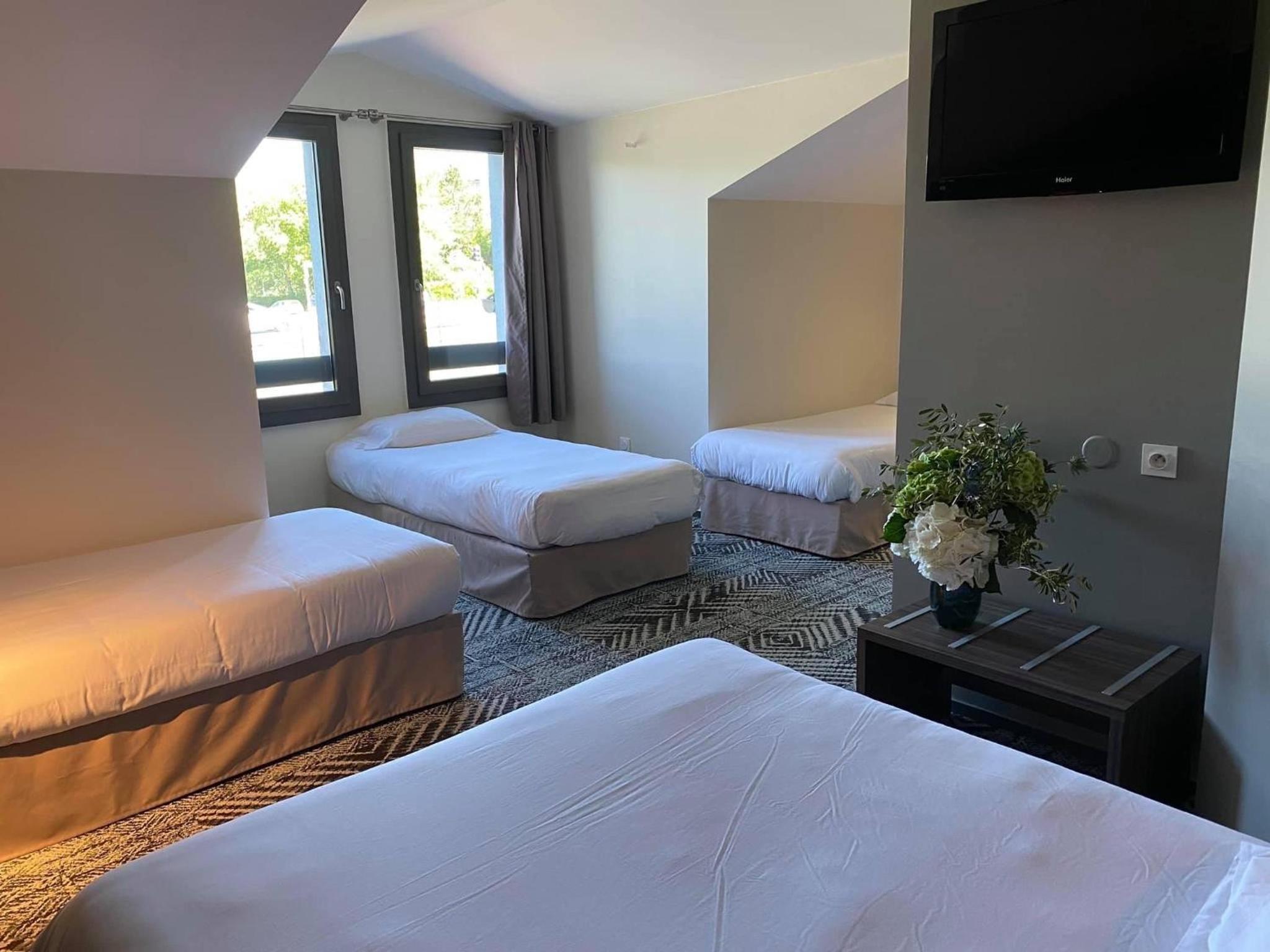 Family Room (5 Adults) - Photo 4