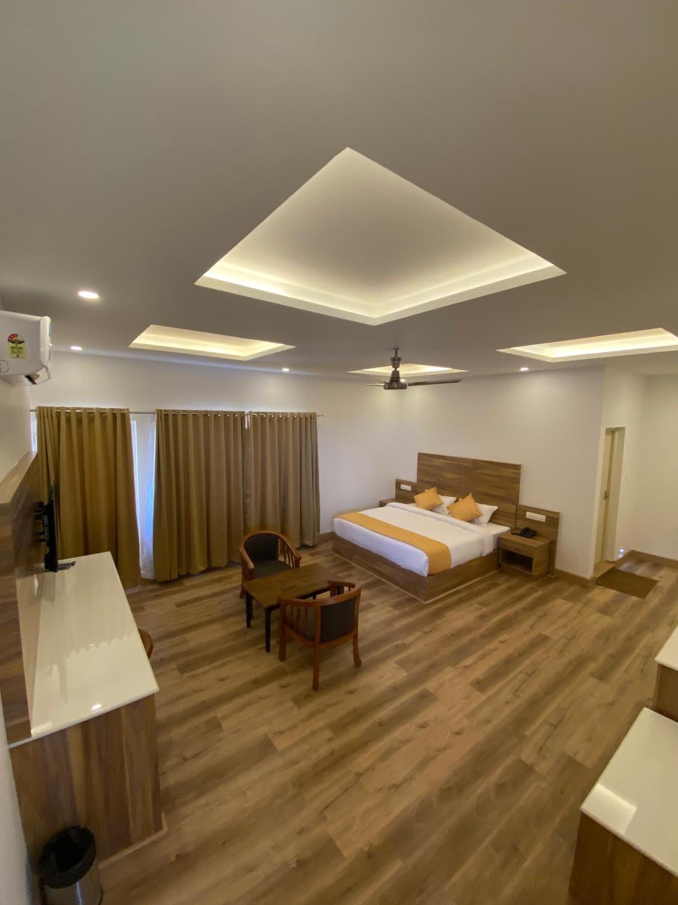King Room with Balcony photo 2