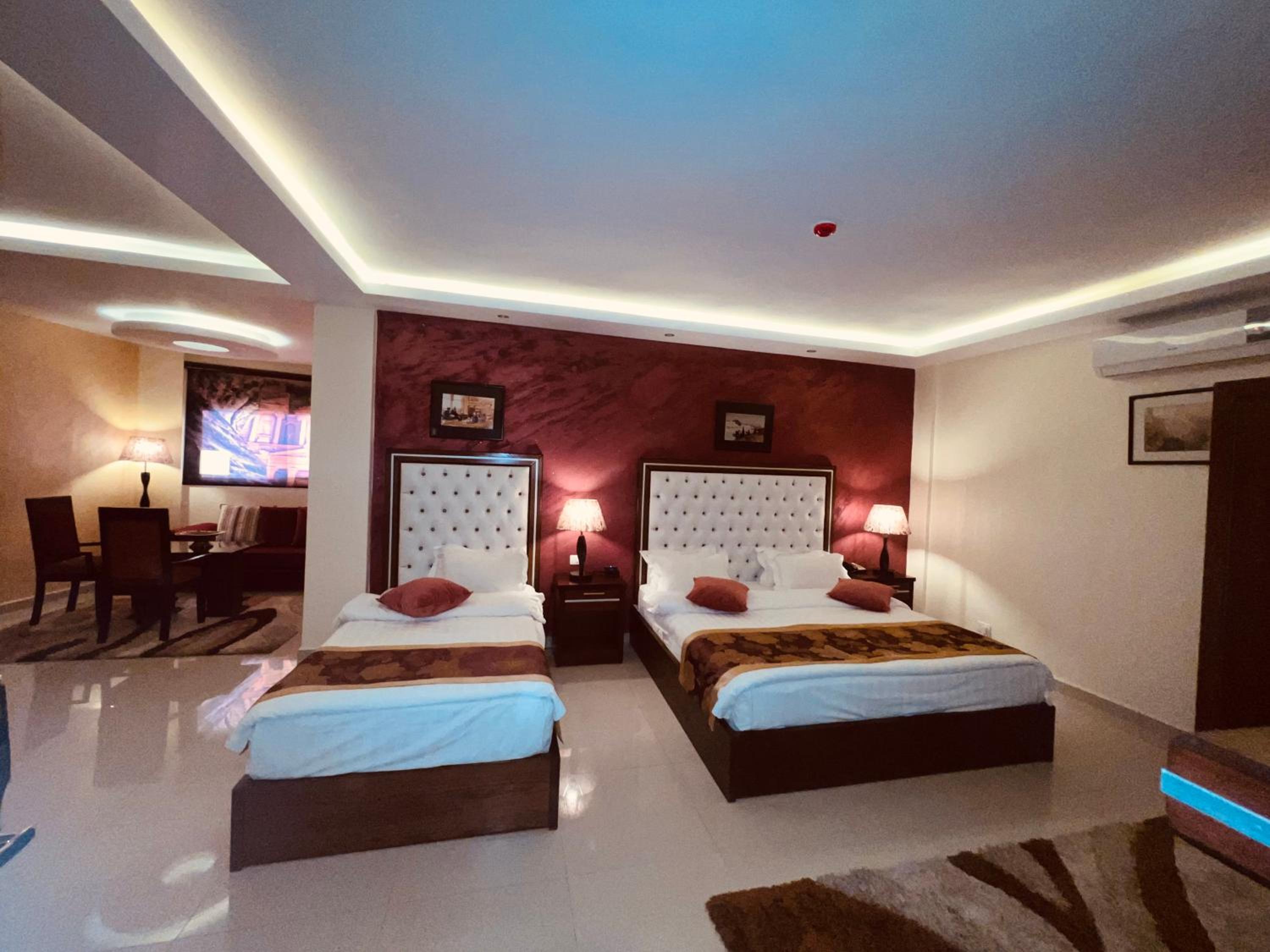 Deluxe Suite with Spa Bath photo 3