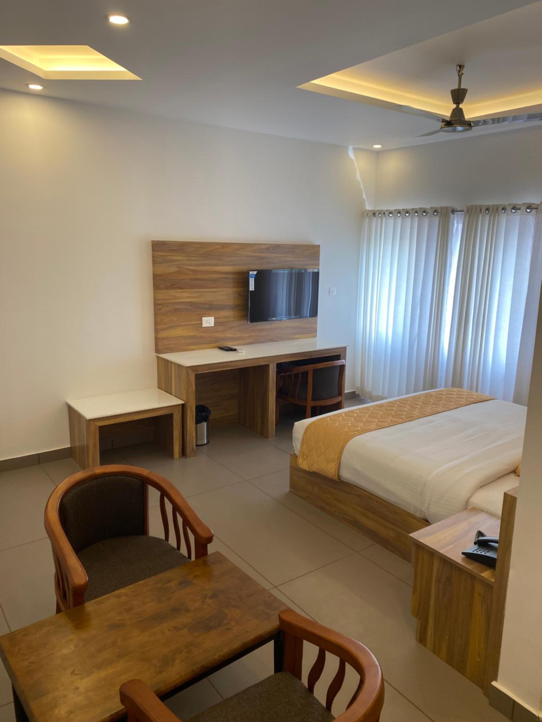 Deluxe Double Room with Balcony photo 3
