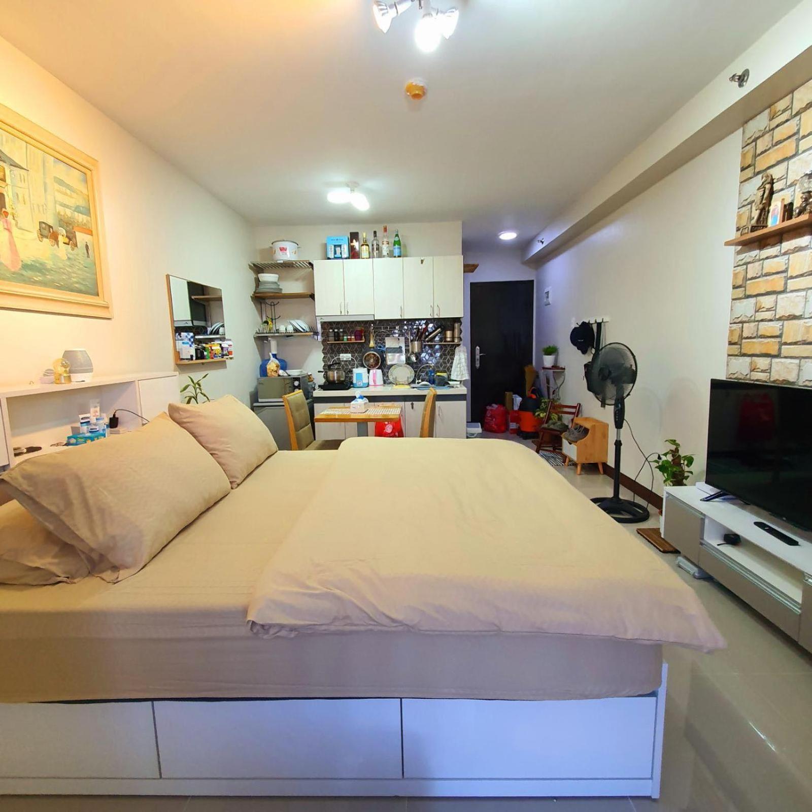 Studio with Balcony - Photo 1