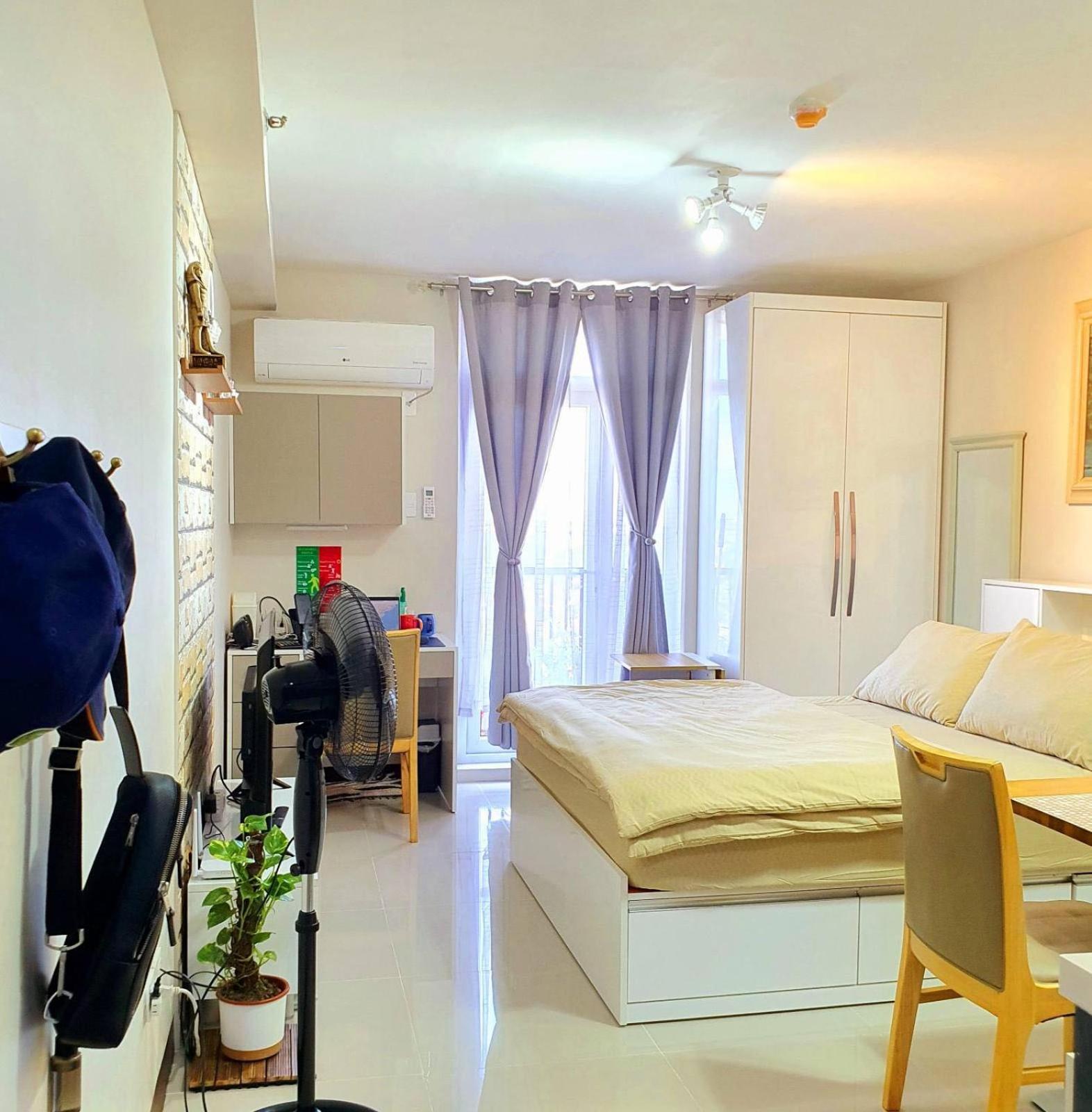 Studio with Balcony - Photo 11