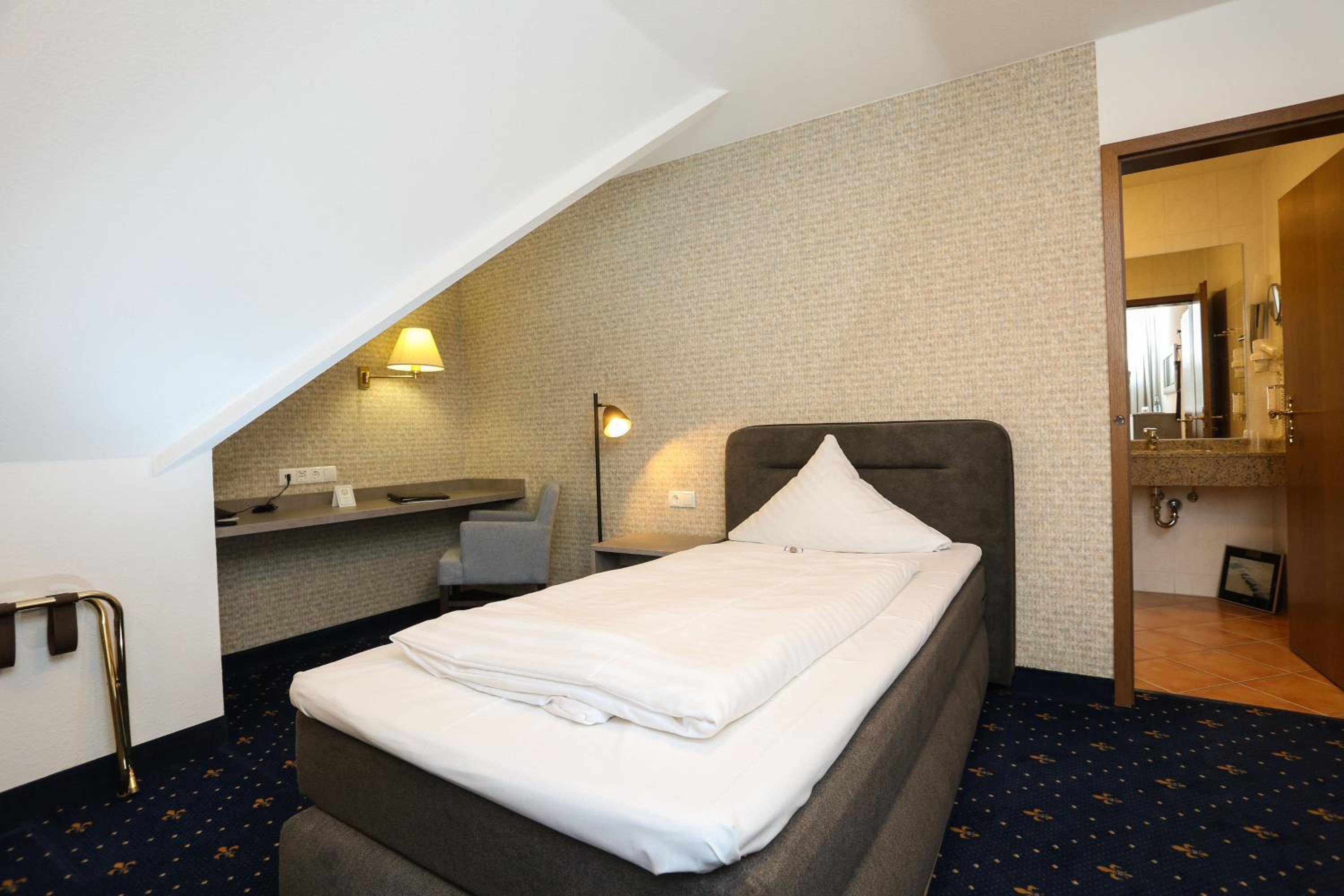 Single Room photo 2