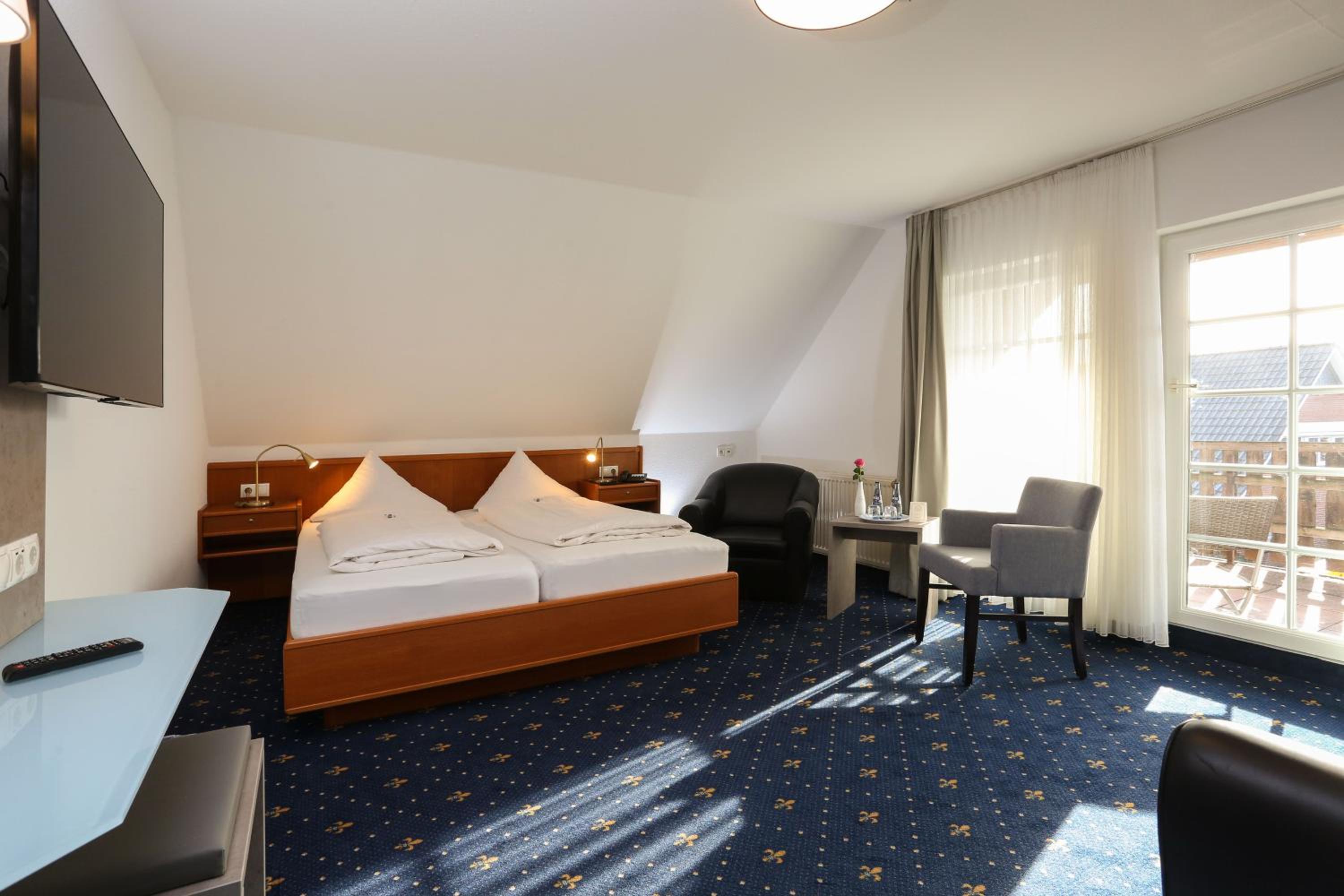 Double Room with Balcony - Photo 5