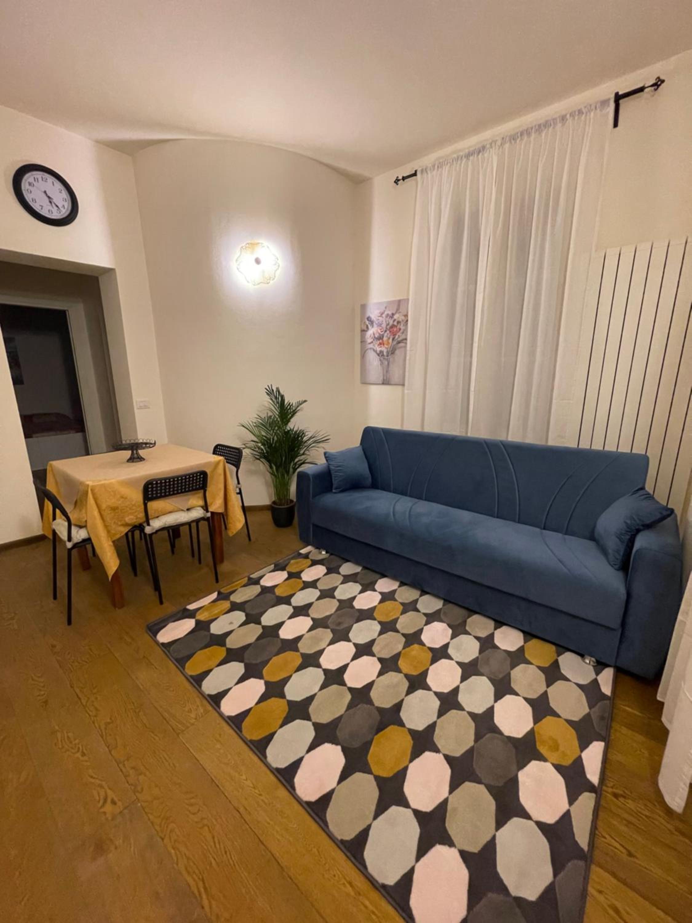 One-Bedroom Apartment photo 1