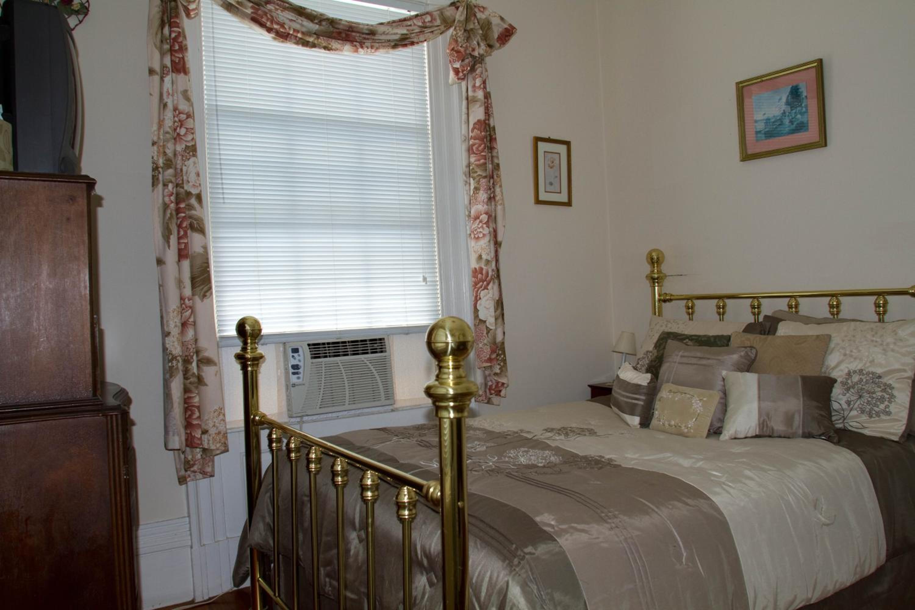 Budget Double Room photo 2