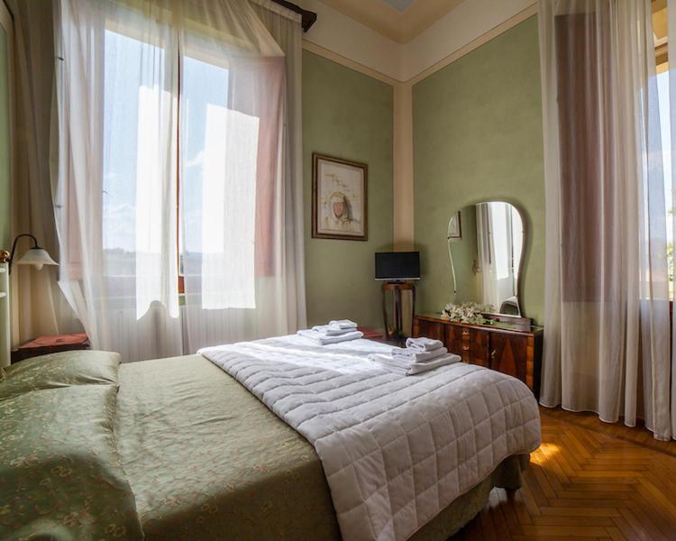 Deluxe Double Room with Balcony photo 3