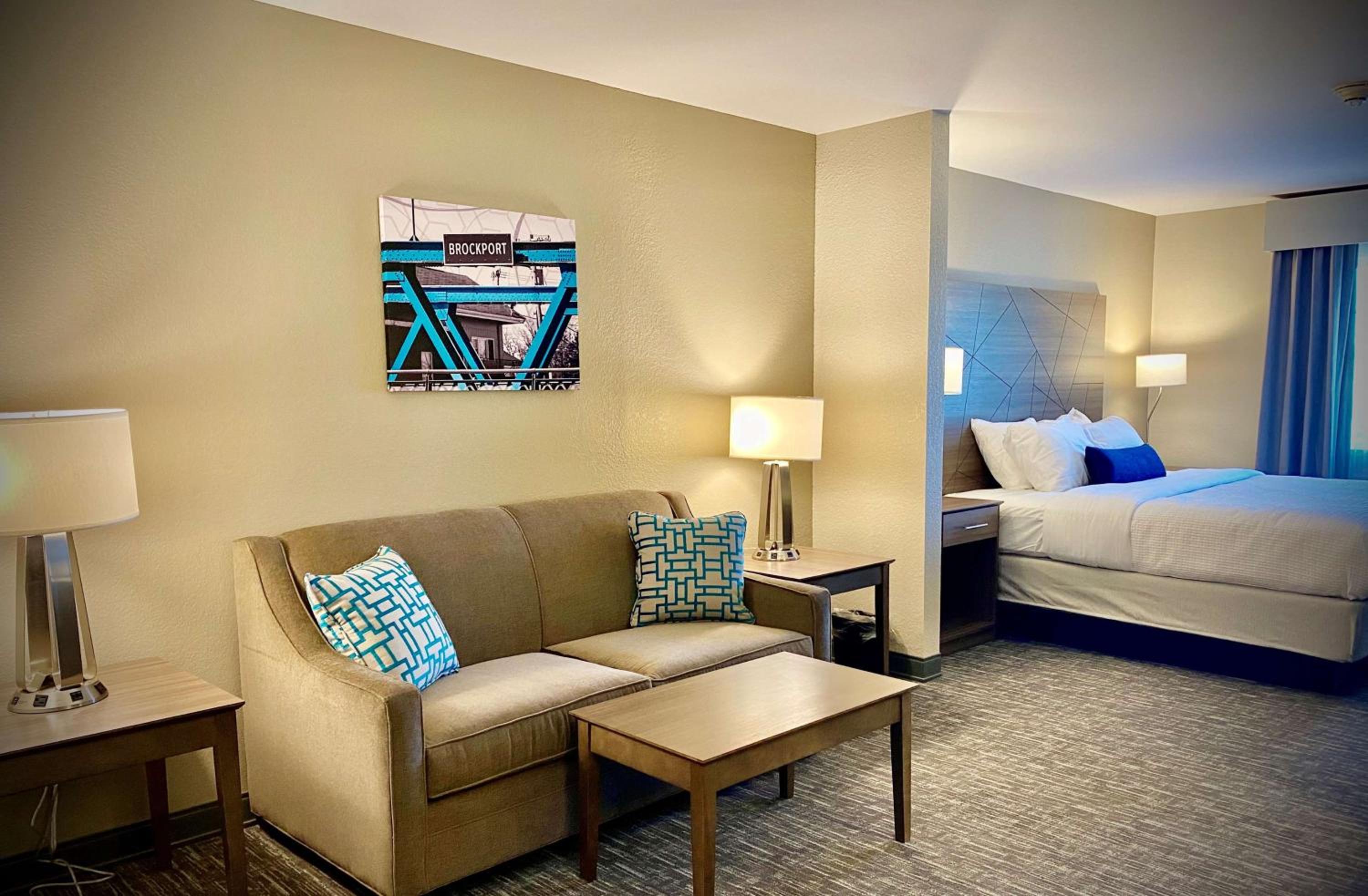 King Suite with Sofa Bed - Non-Smoking - Photo 1