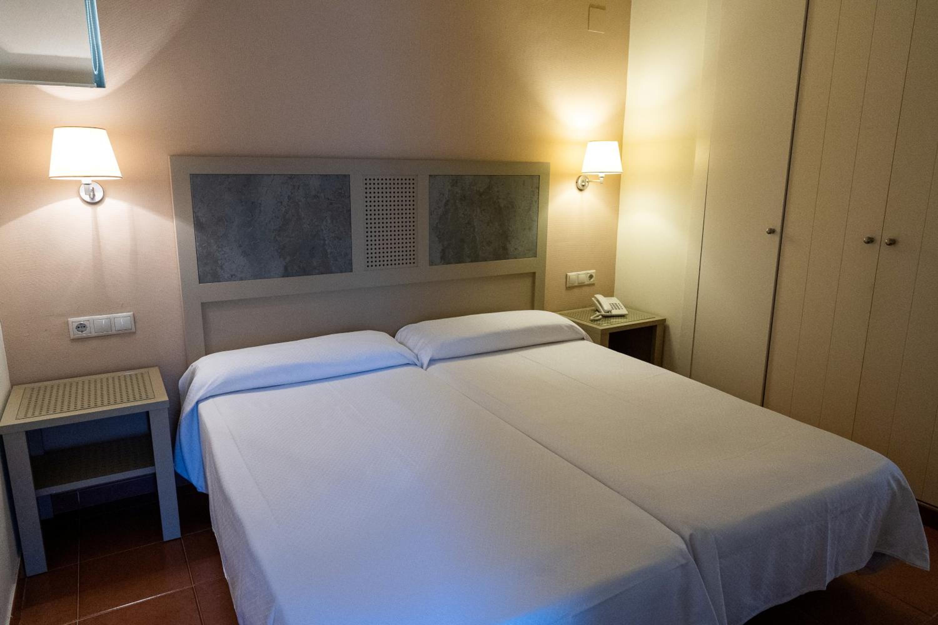 Family Suite (2 Adults + 2 Children) - Photo 10