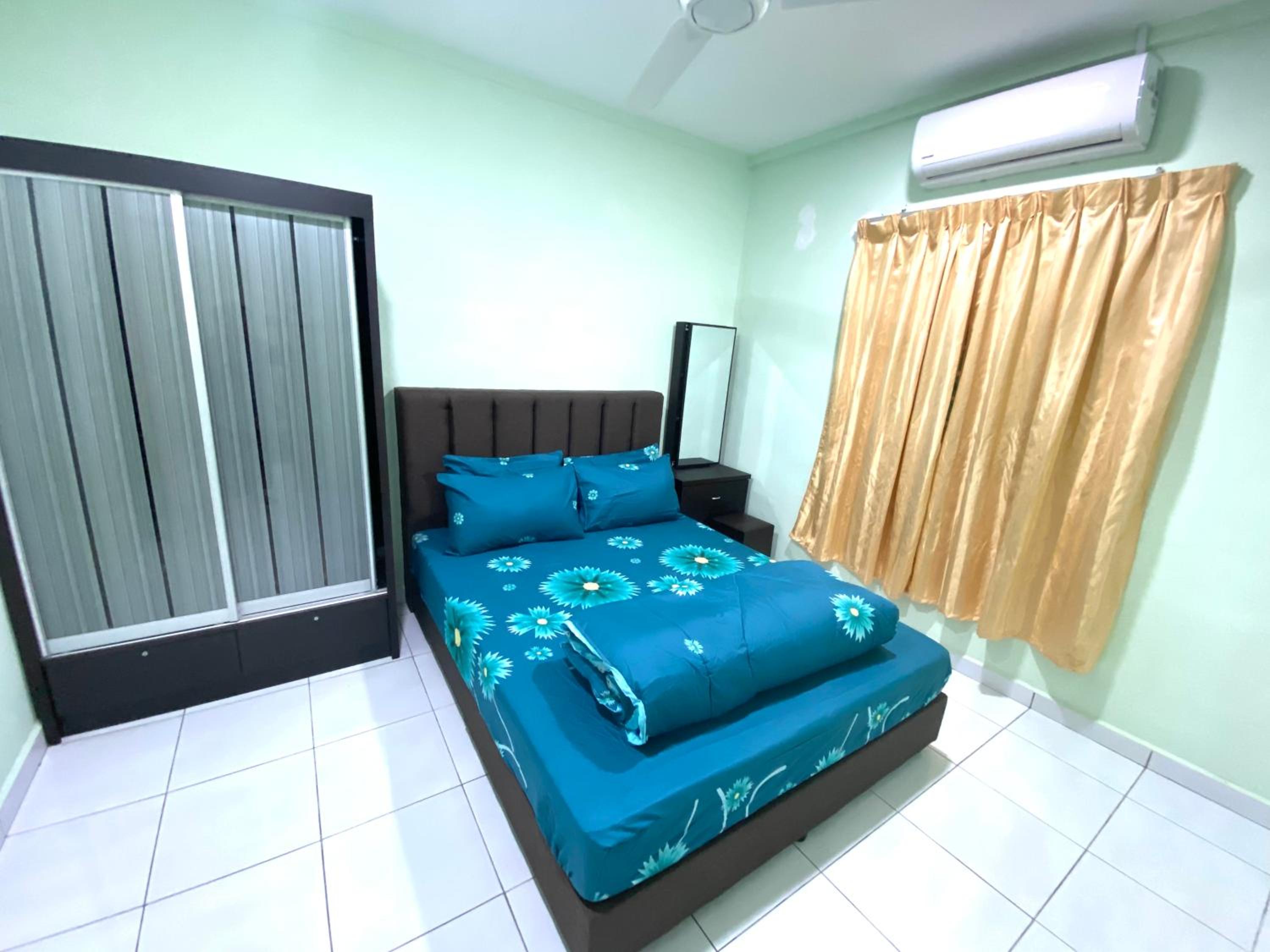 Three-Bedroom House photo 1