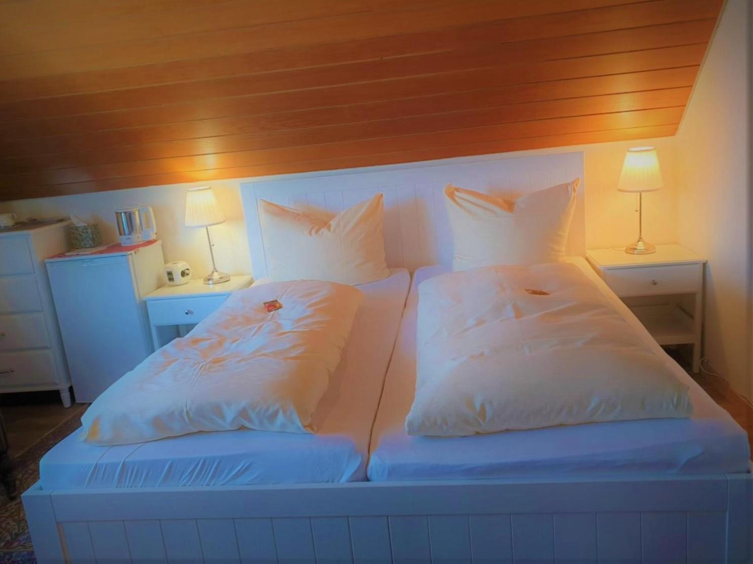 Double Room - Photo 7