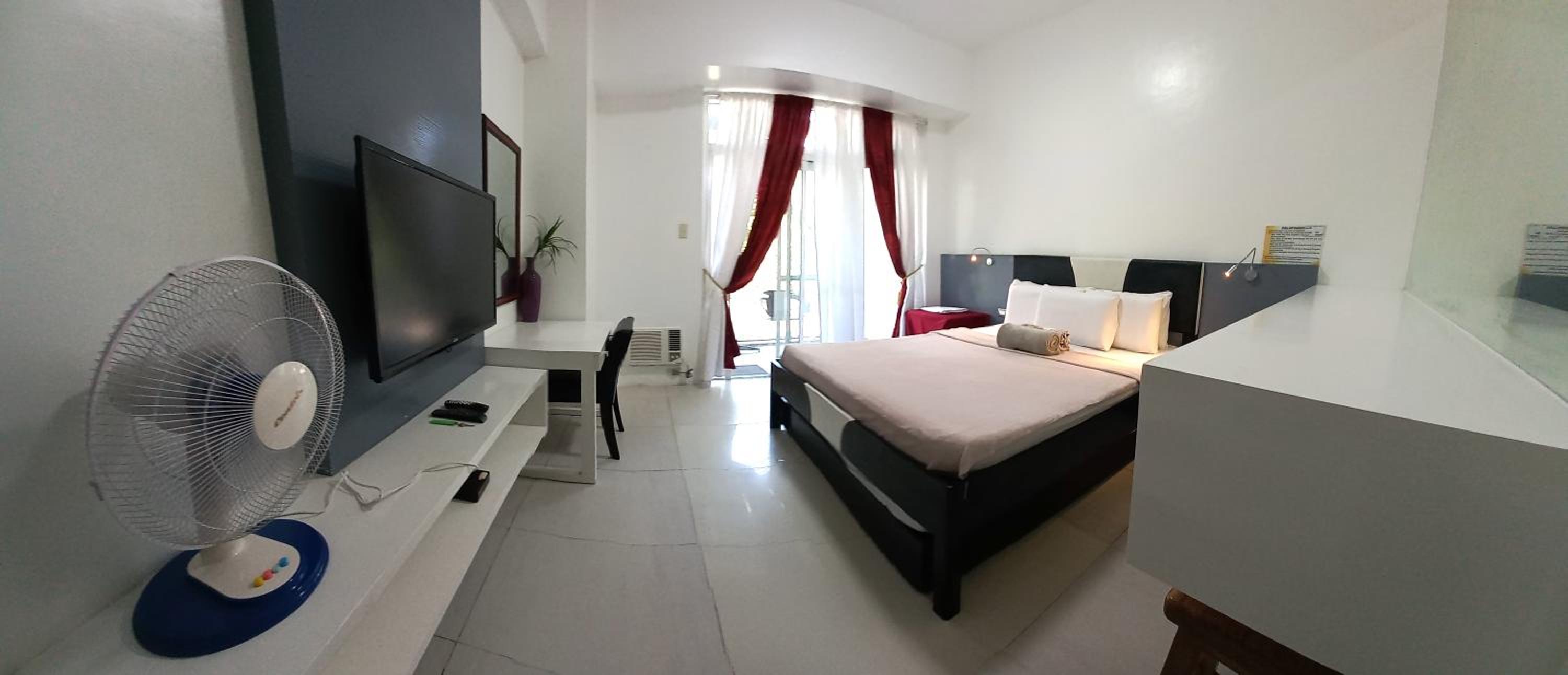 Studio Apartment - Photo 34