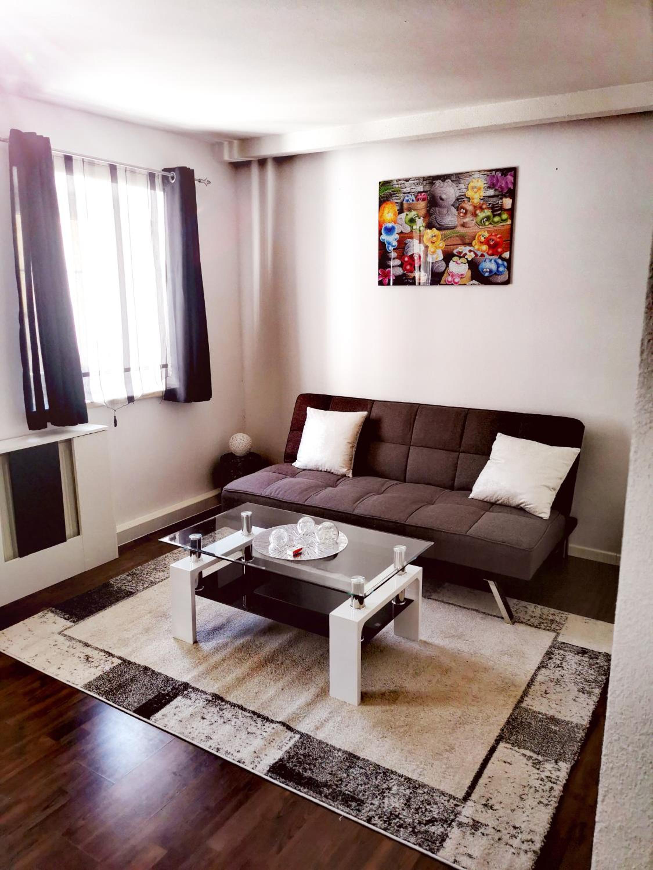 One-Bedroom Apartment photo 2