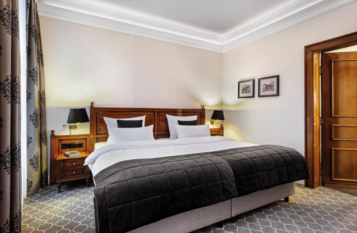 Junior Suite with Double Bed - Photo 7