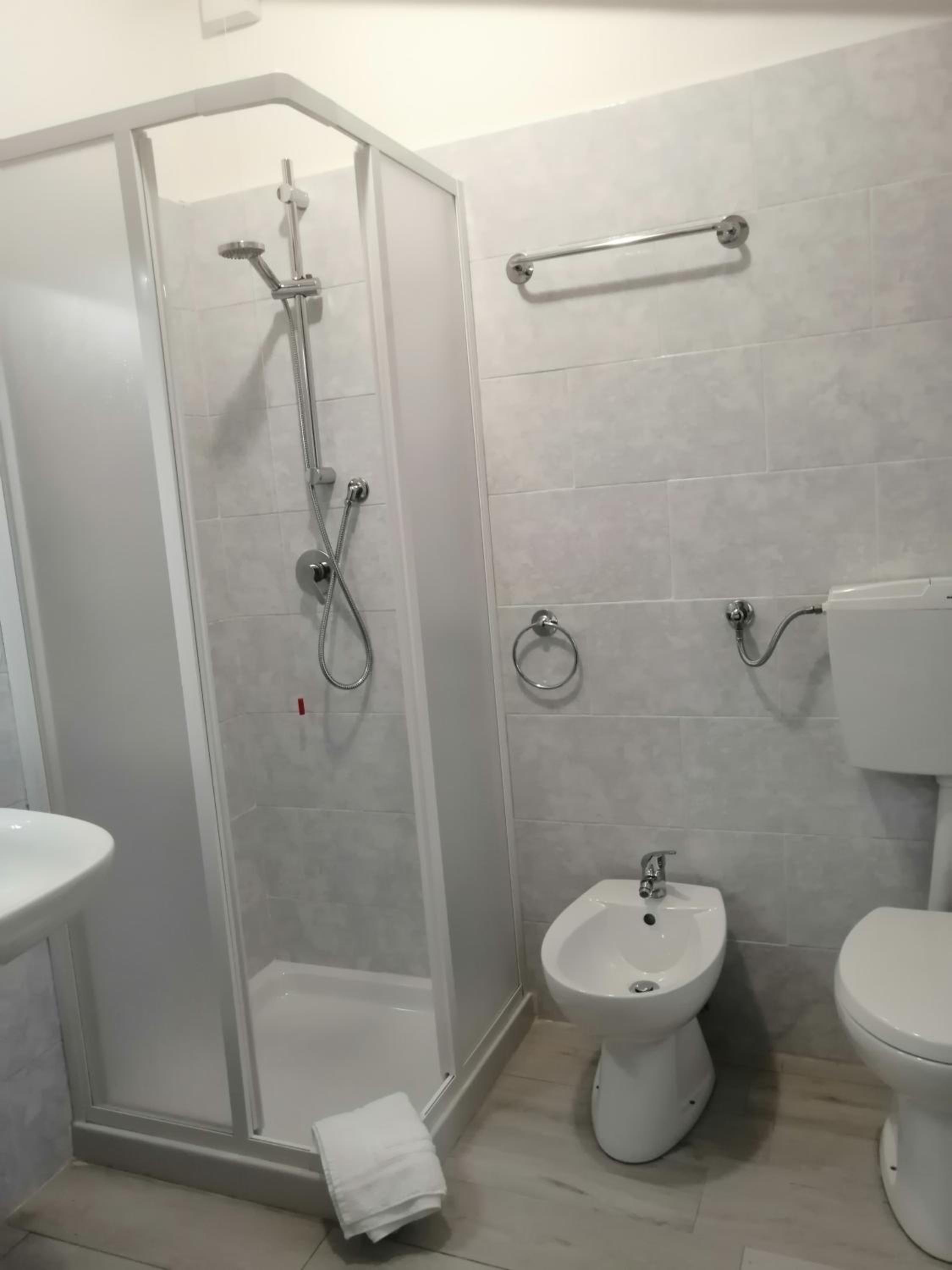Twin Room - Photo 4