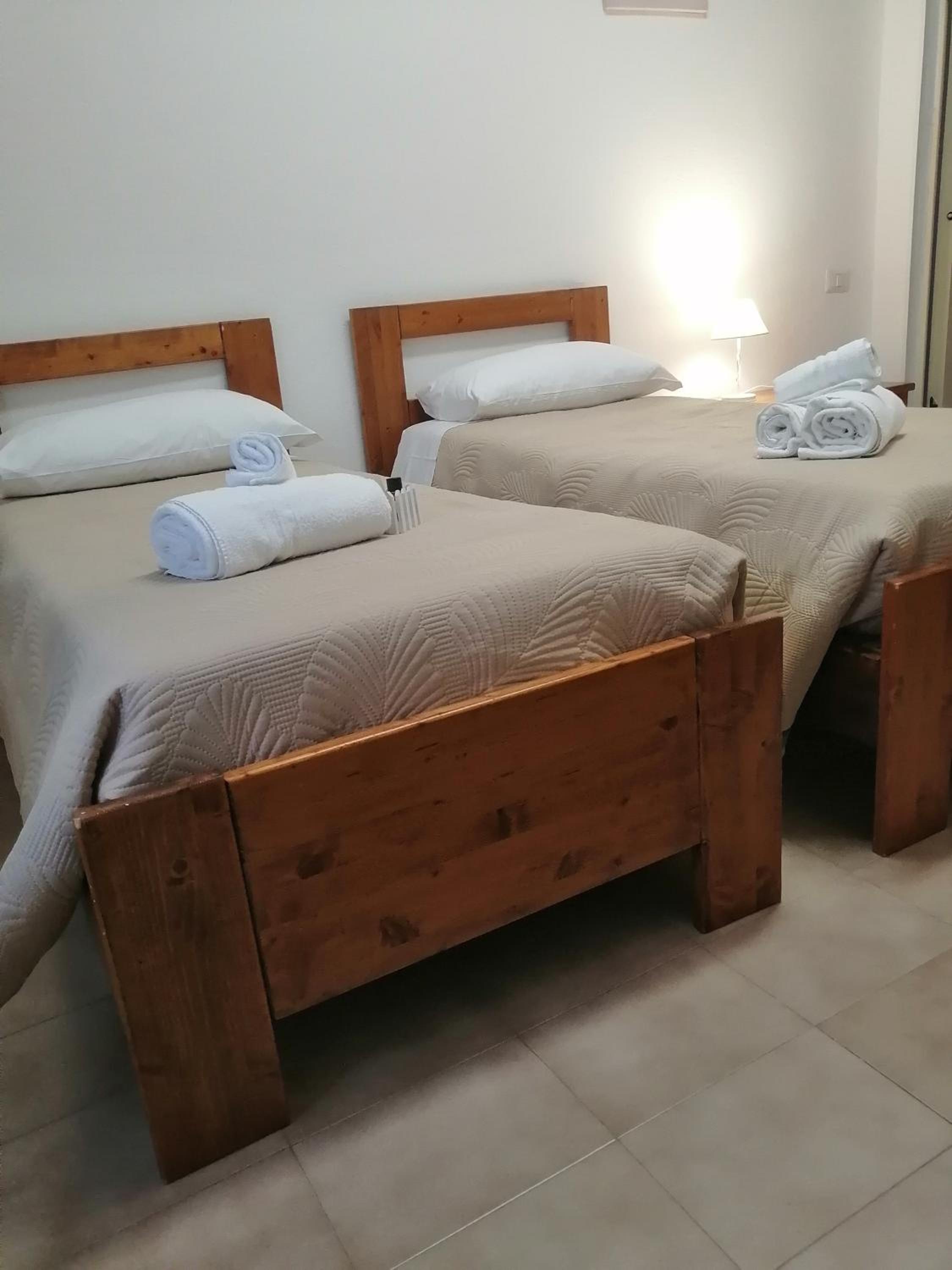 Twin Room - Photo 3