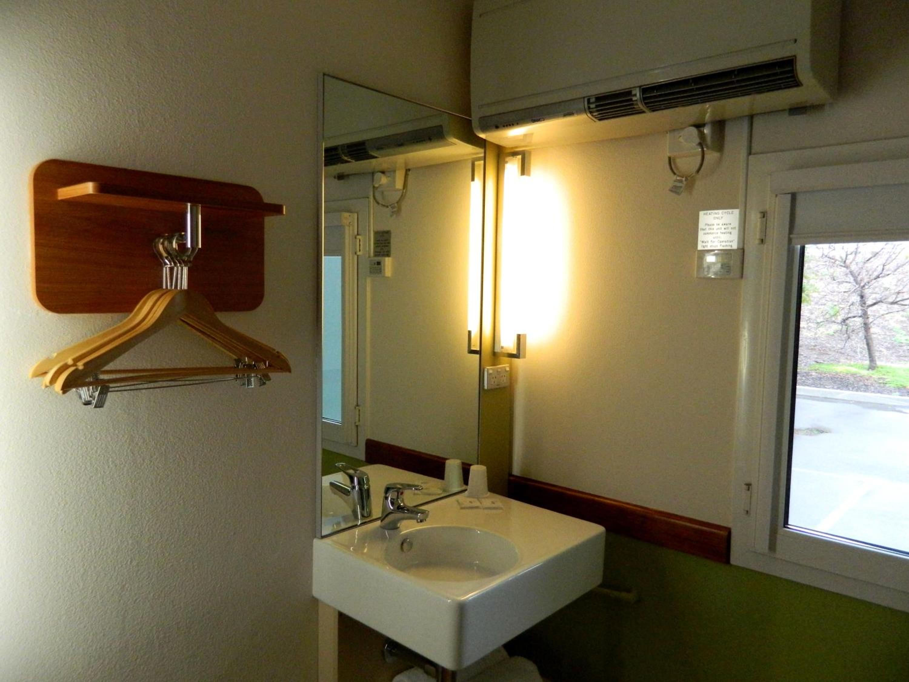 Twin Room with Bunk Bed photo 3