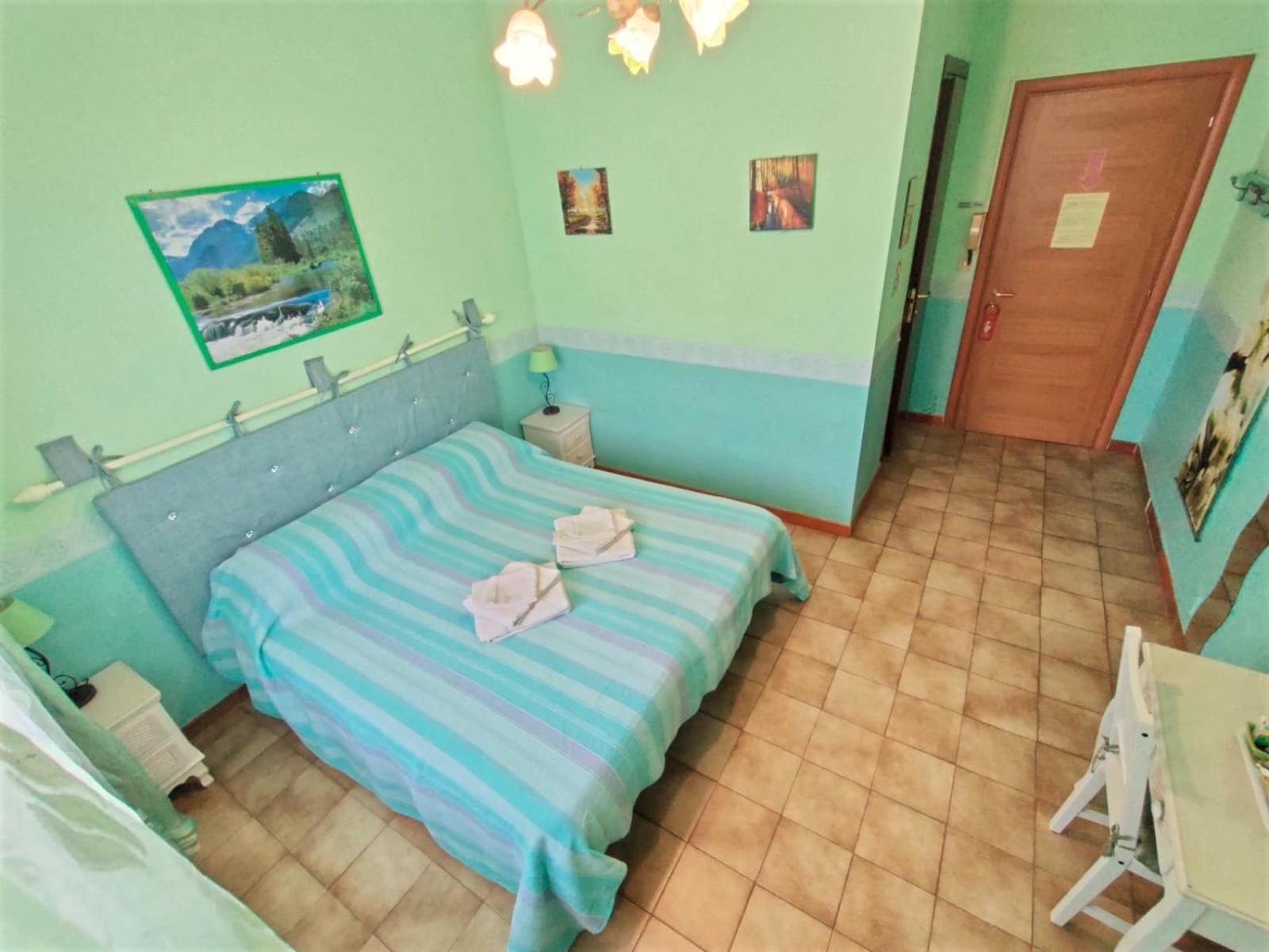 Double or Twin Room with Private Bathroom photo 3
