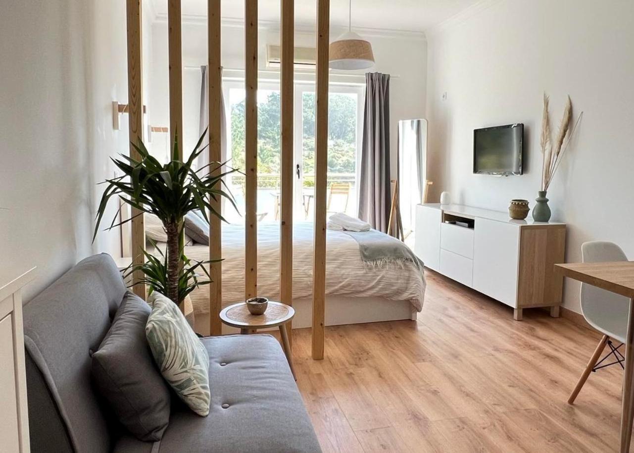 Studio Apartment - Photo 1