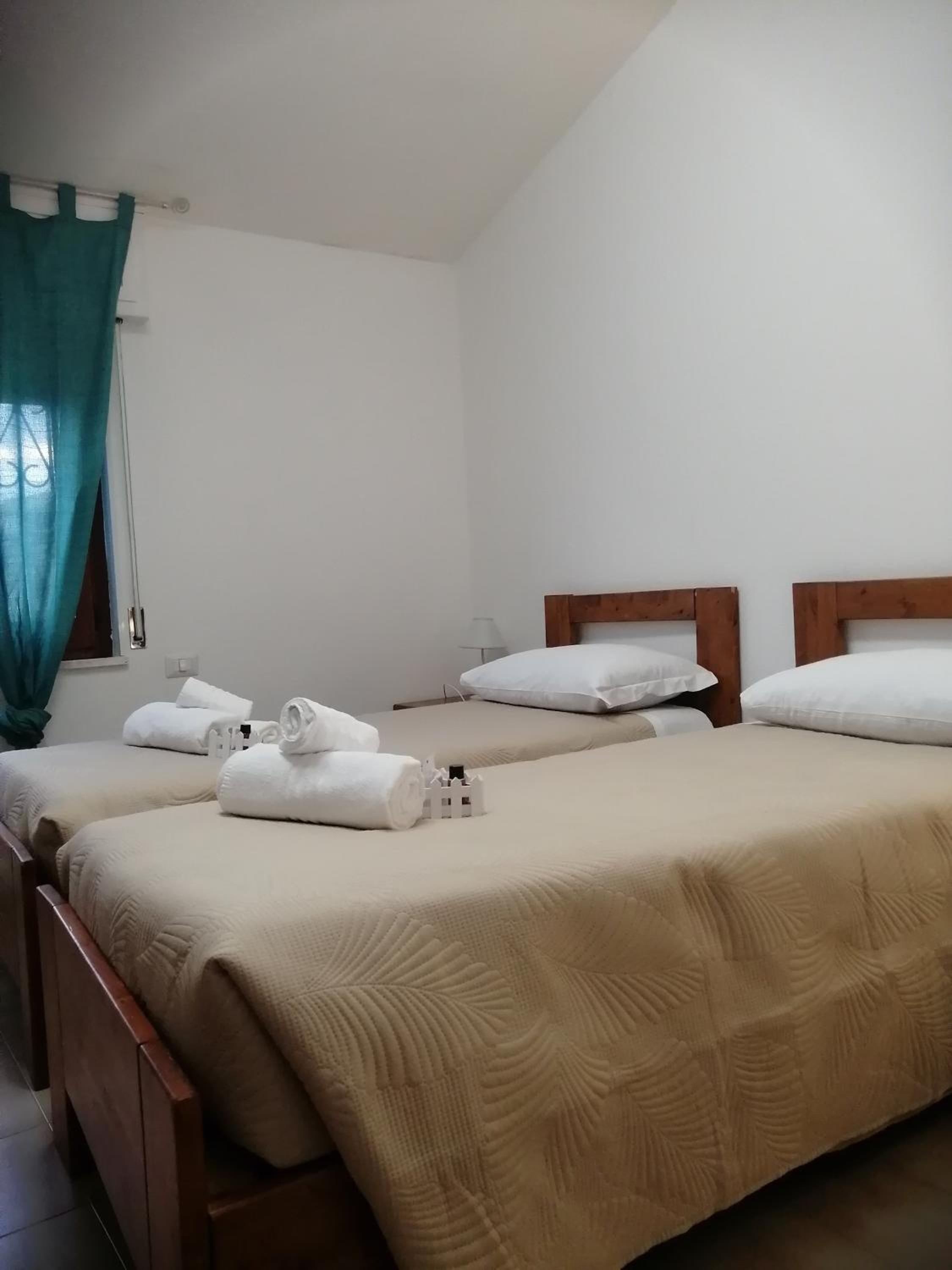 Twin Room - Photo 10