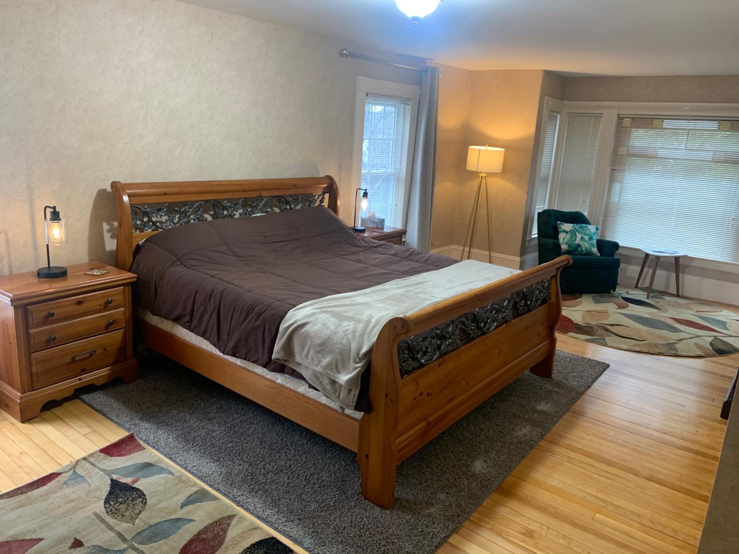 Four-Bedroom House - Photo 26