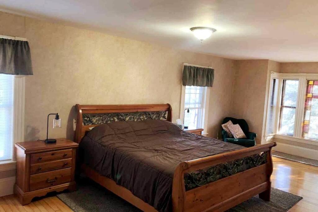 Four-Bedroom House - Photo 29