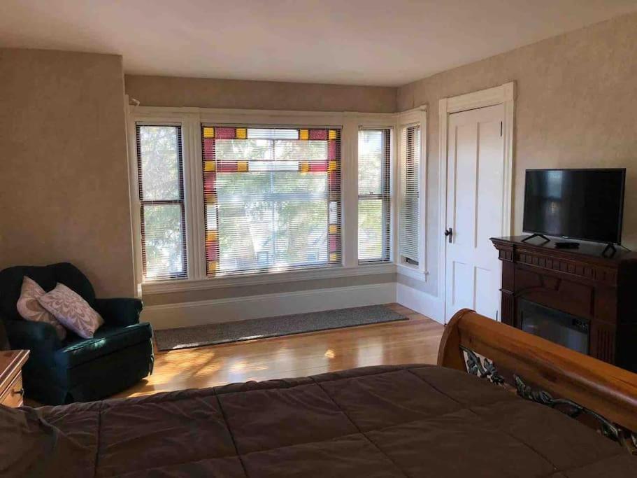 Four-Bedroom House - Photo 28