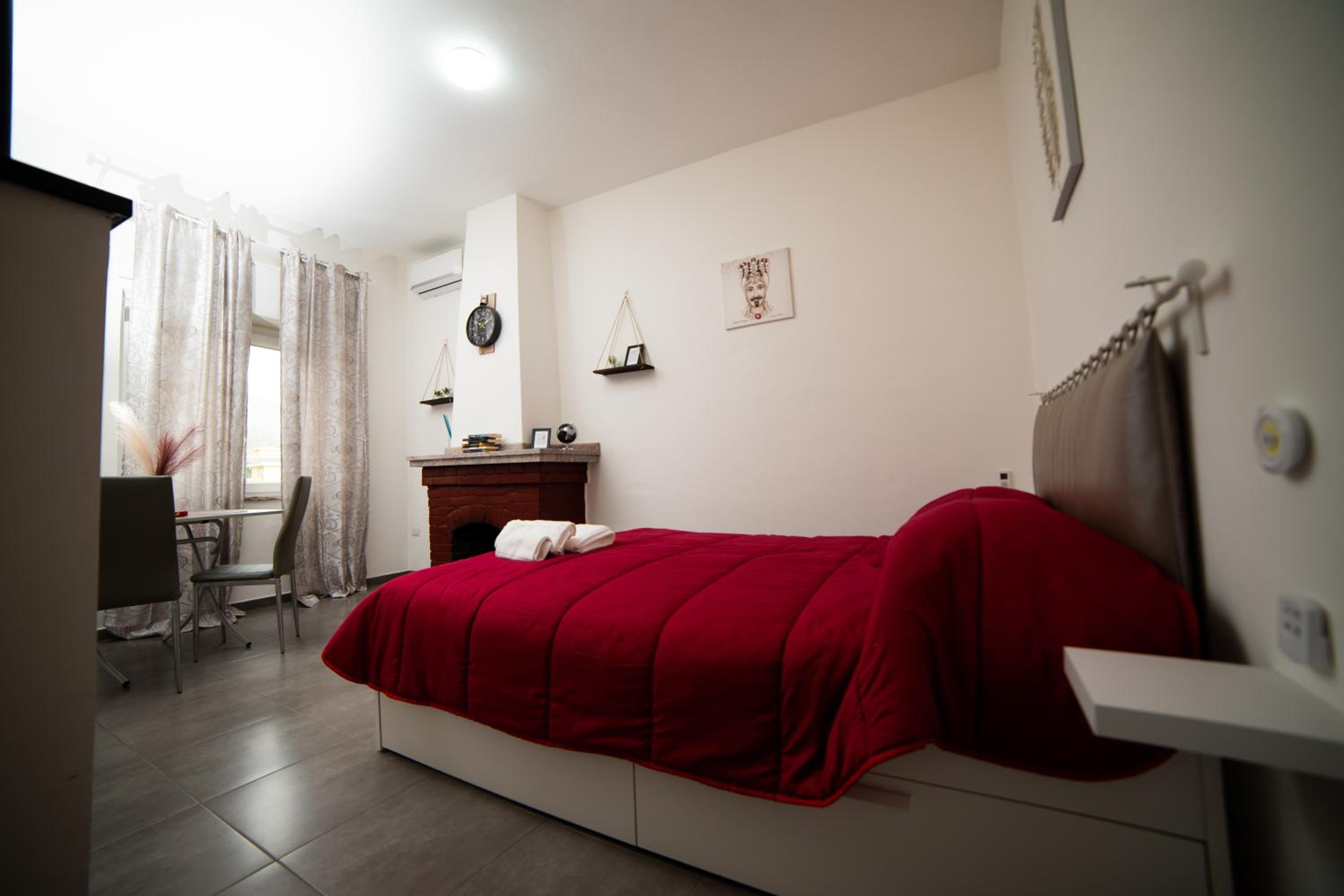 One-Bedroom House - Photo 4