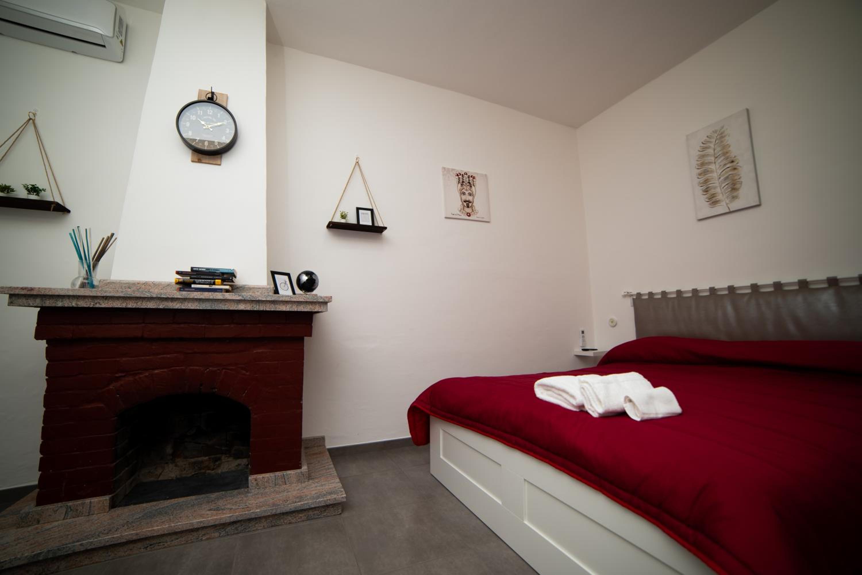 One-Bedroom House - Photo 5