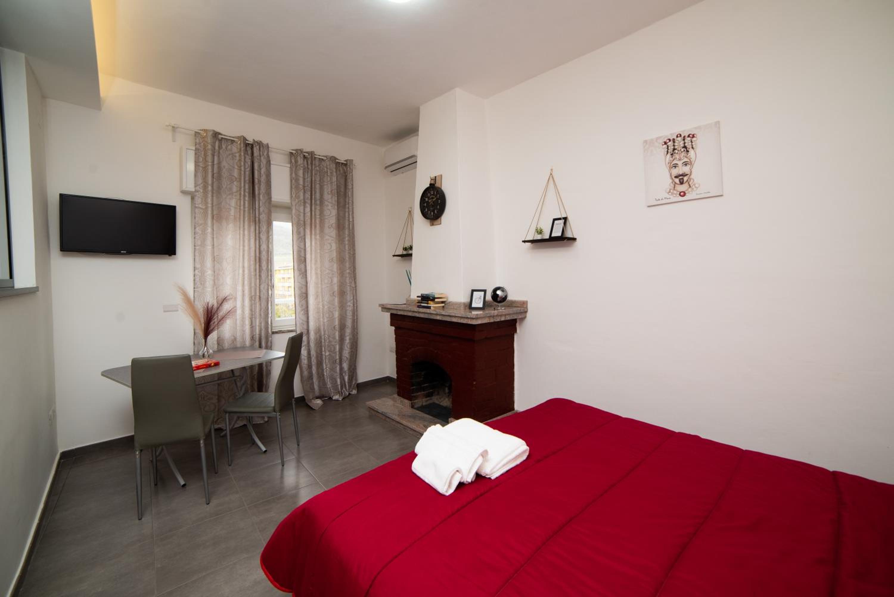 One-Bedroom House - Photo 6