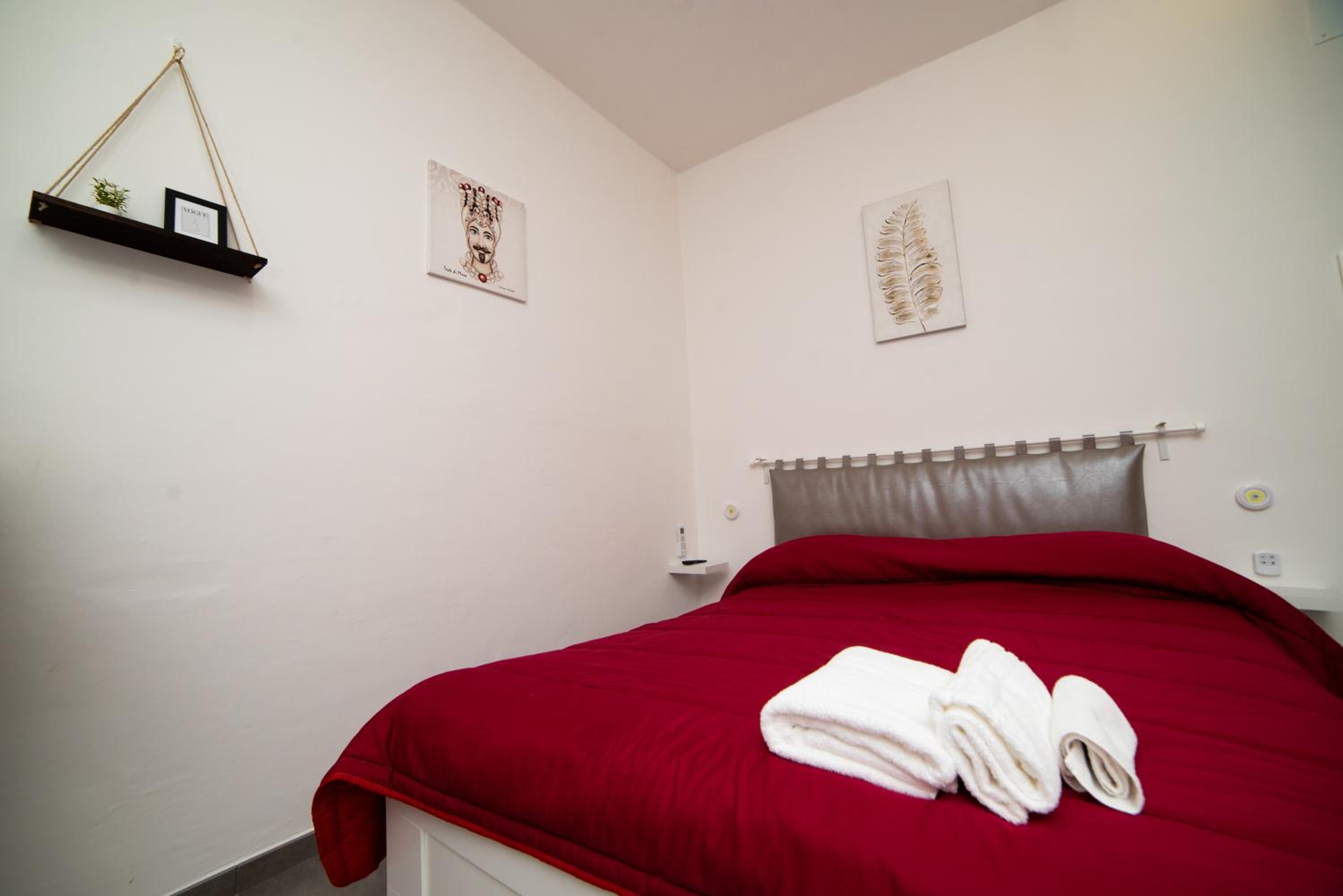 One-Bedroom House - Photo 7