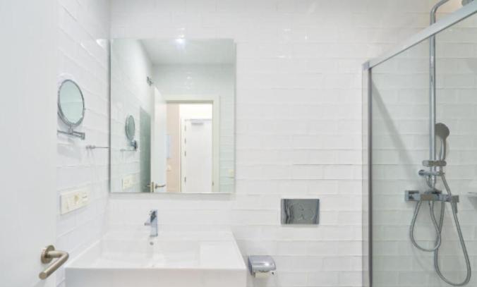 One-Bedroom Apartment - Photo 2