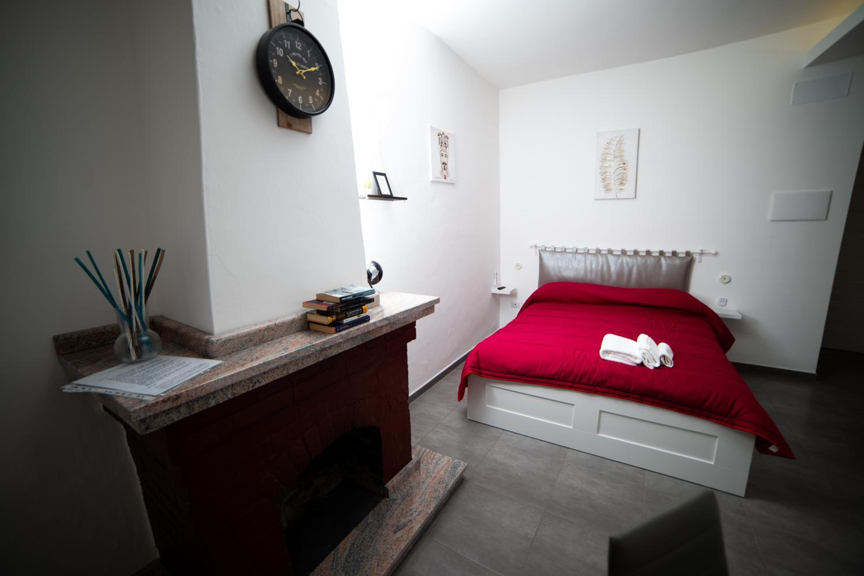 One-Bedroom House - Photo 8