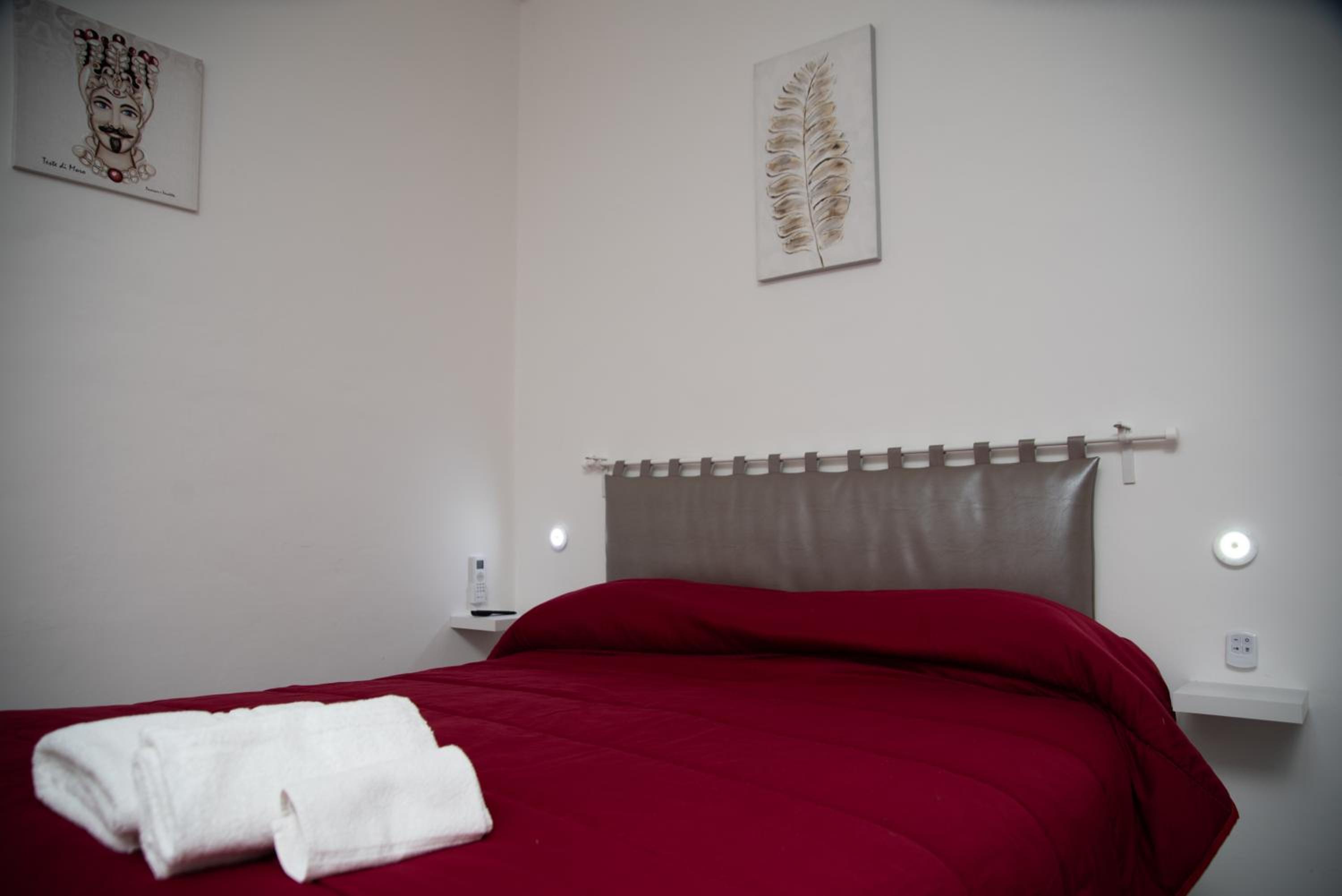One-Bedroom House - Photo 10