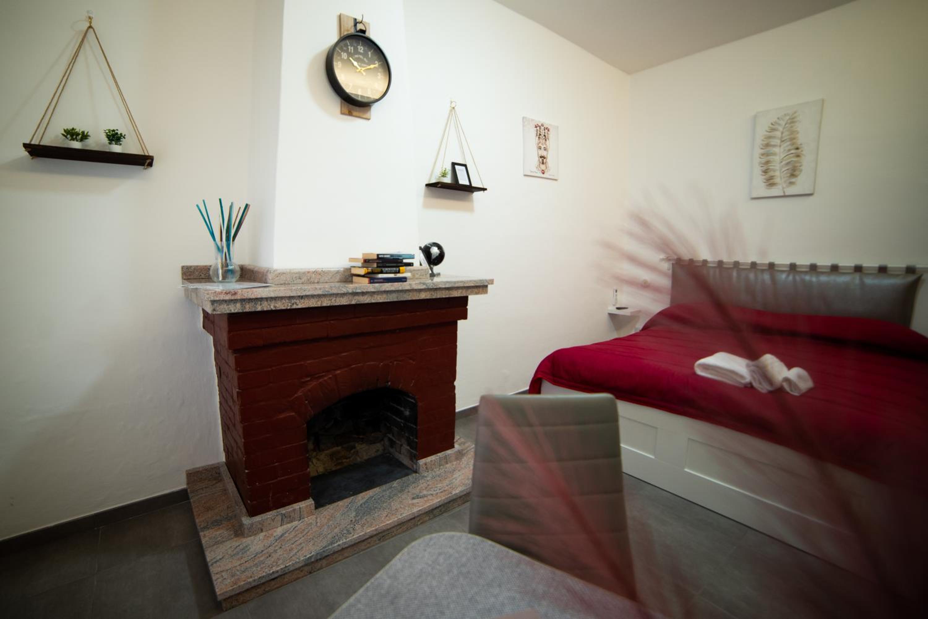 One-Bedroom House - Photo 13