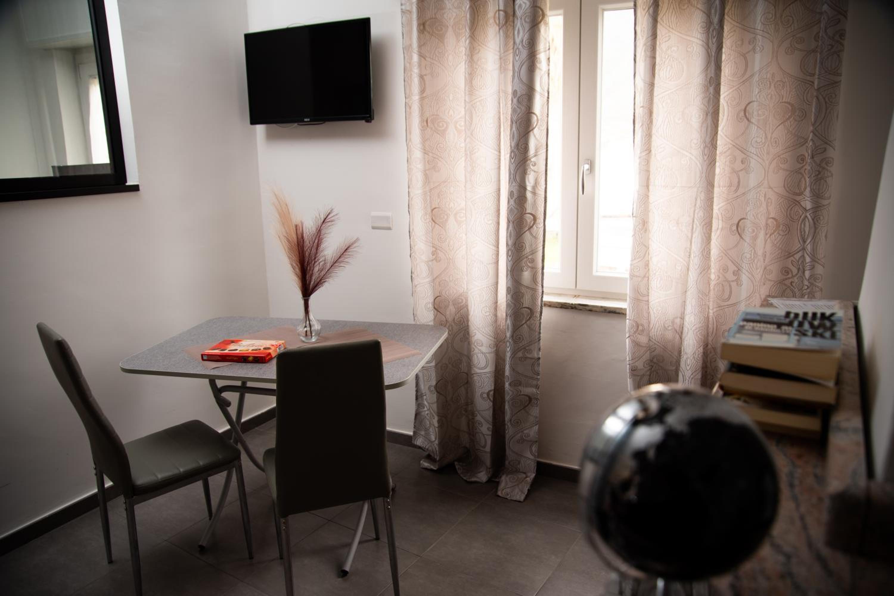 One-Bedroom House - Photo 14